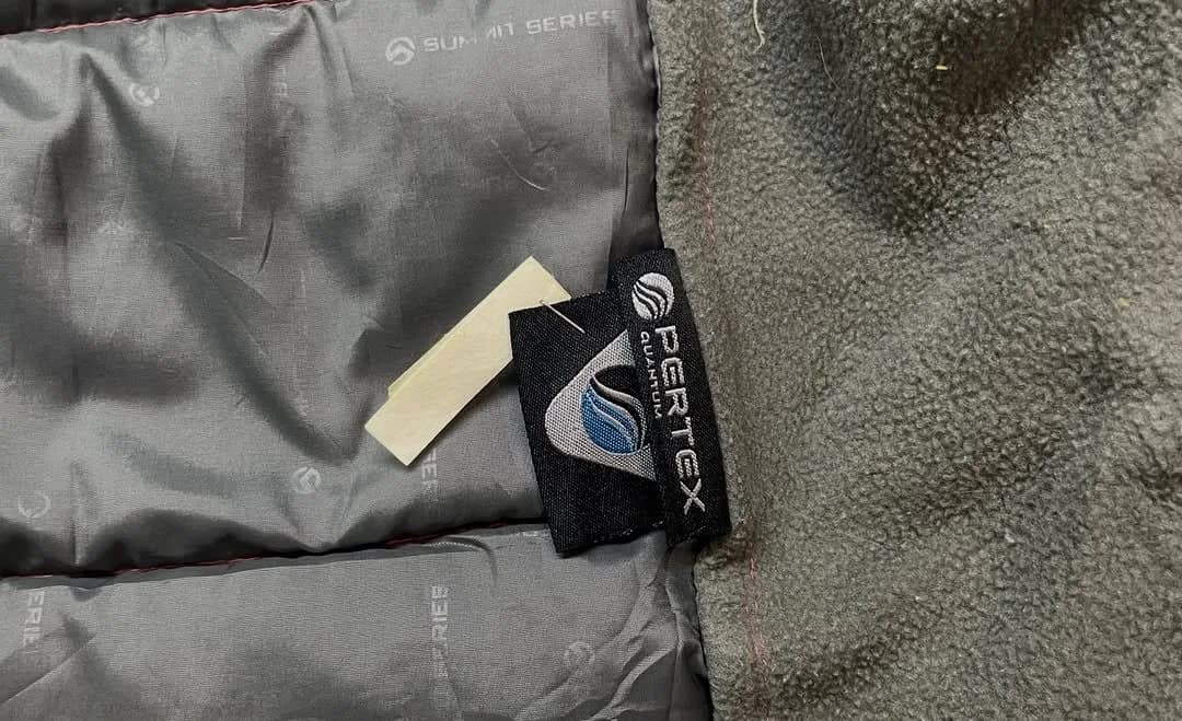 The North Face thrift puffer jacket India detail view