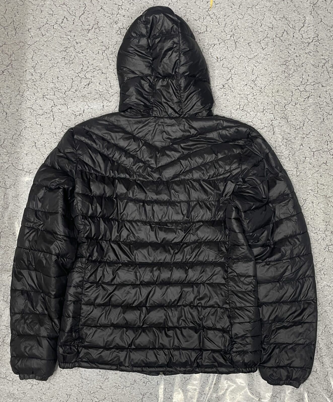 Branded thrift puffer jacket India detail view