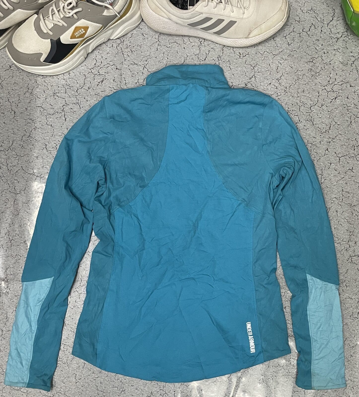 Under Armour ColdGear thrift t-shirt India close-up