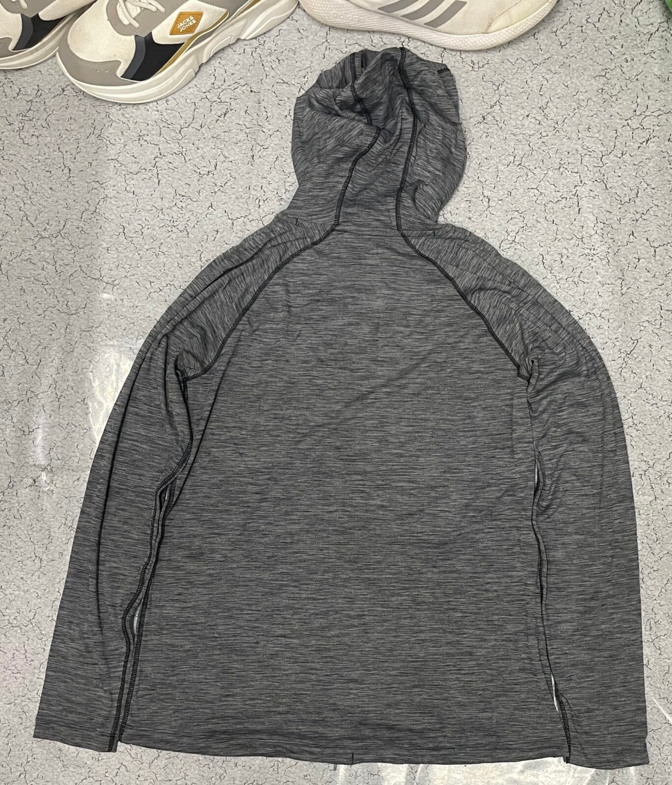 Under Armour HeatGear thrift hoodie India close-up