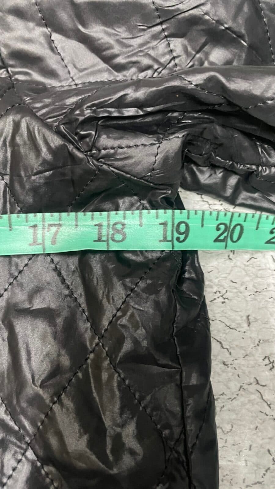 Branded thrift puffer jacket India detail view