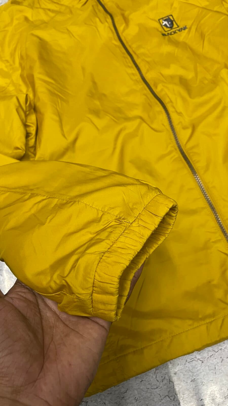Branded thrift puffer jacket India detail view