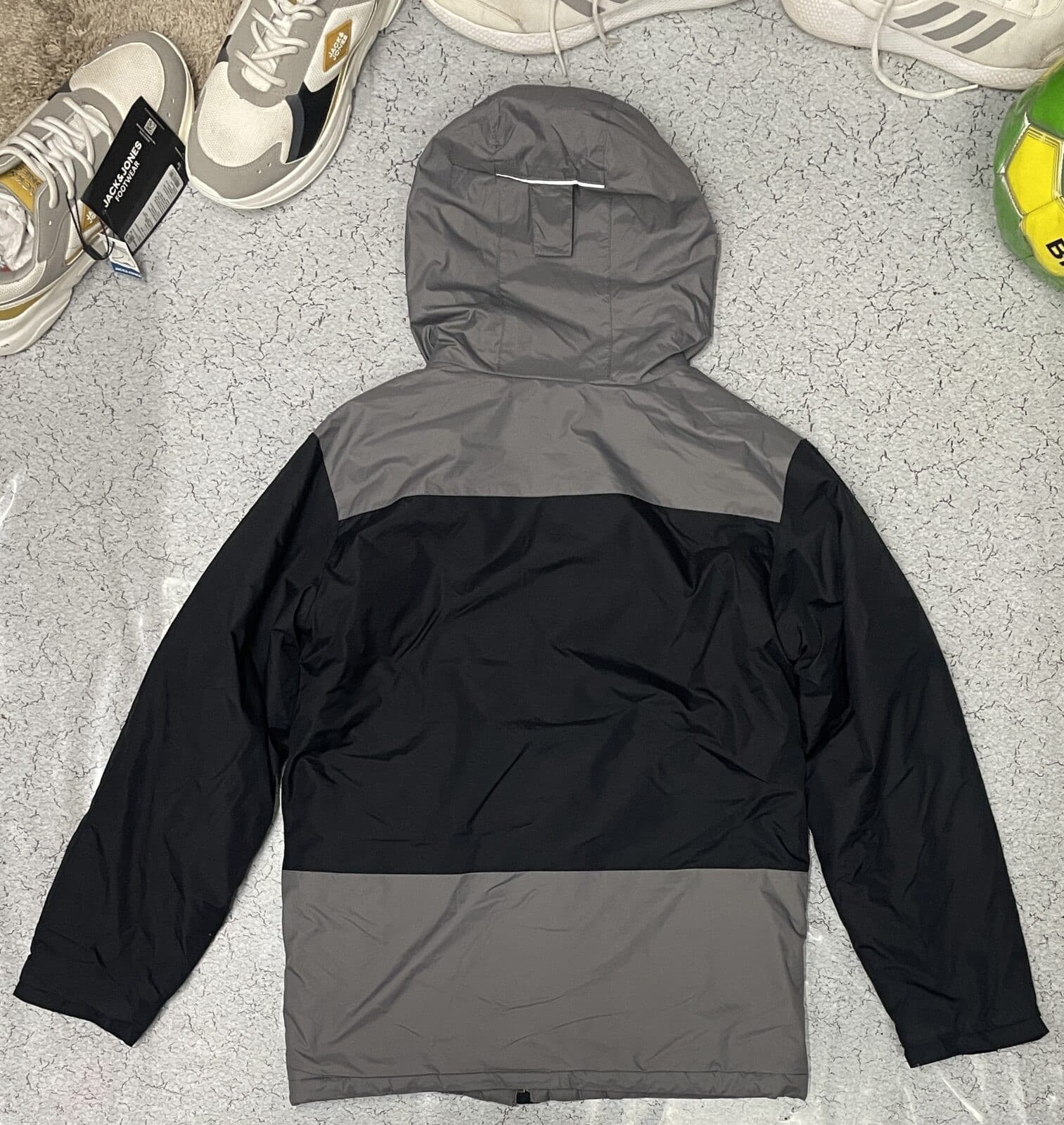 Columbia thrift waterproof jacket India back view