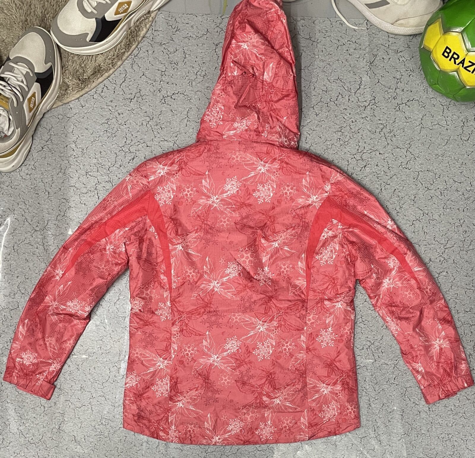 Branded thrift waterproof jacket India close-up