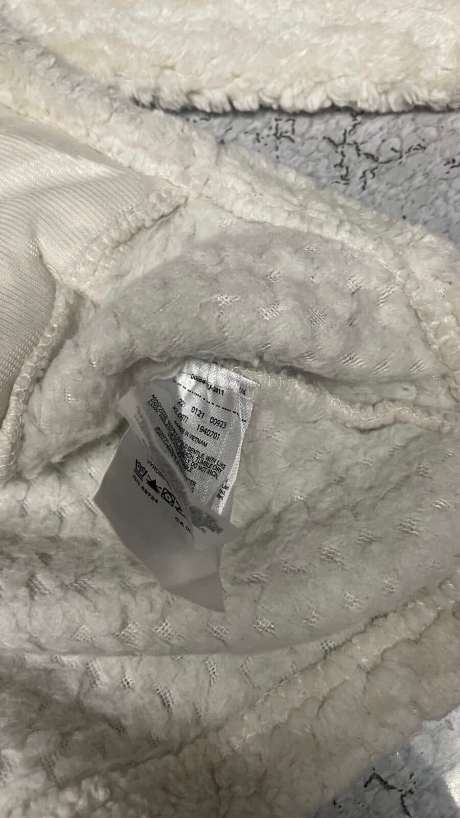 Columbia thrift sweater India close-up