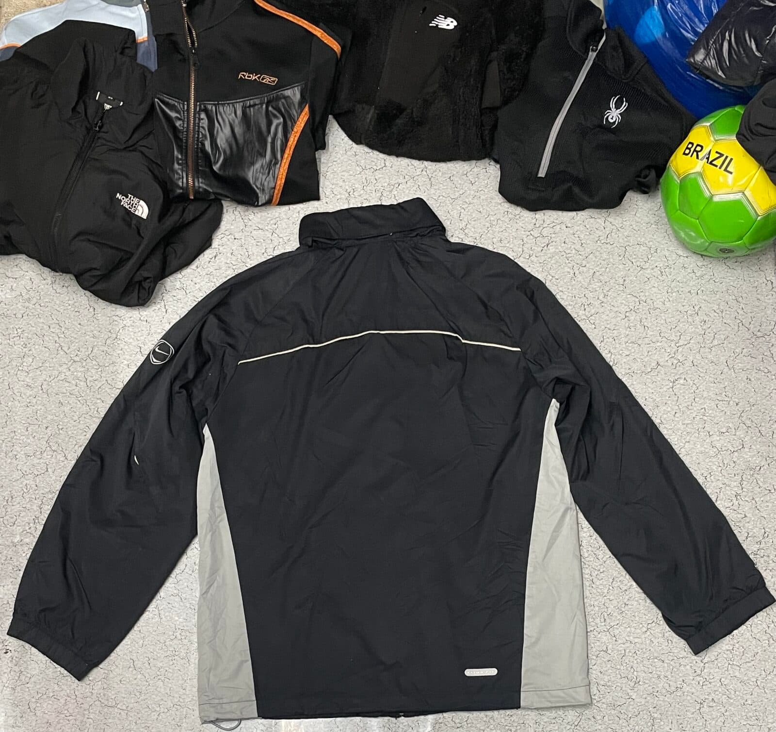 Nike thrift winter jacket India detail view
