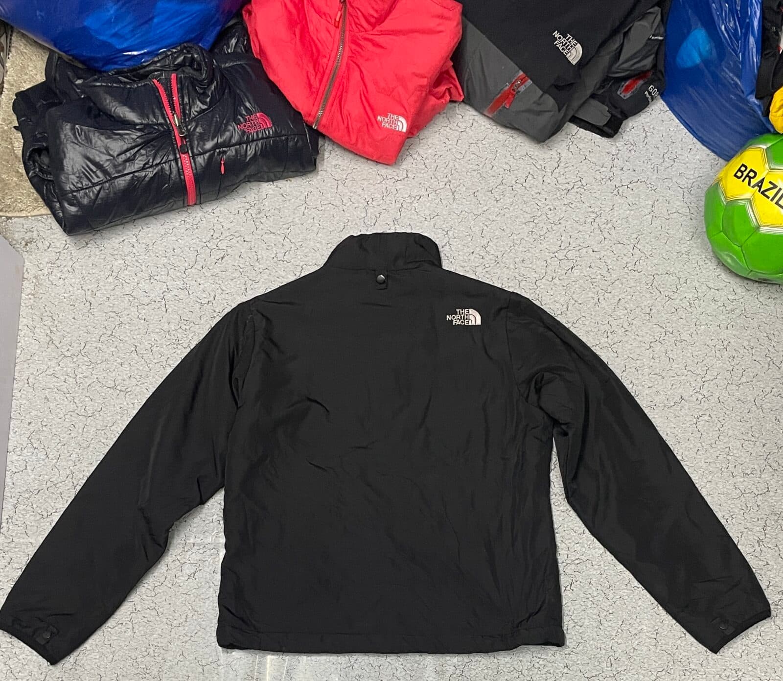 The North Face thrift puffer jacket India close-up