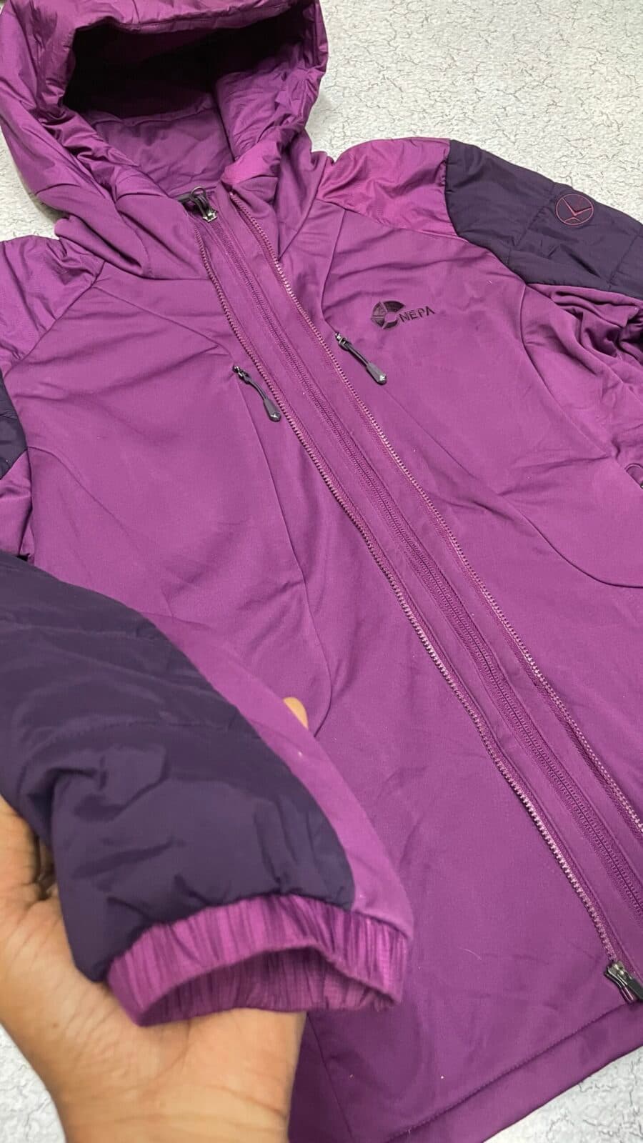 Branded thrift puffer jacket India detail view