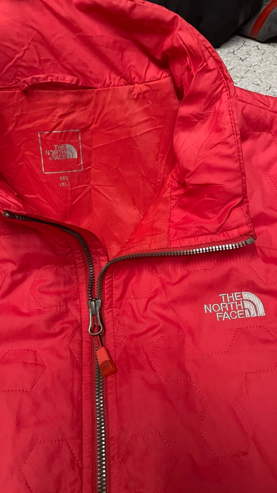 The North Face thrift puffer jacket India detail view