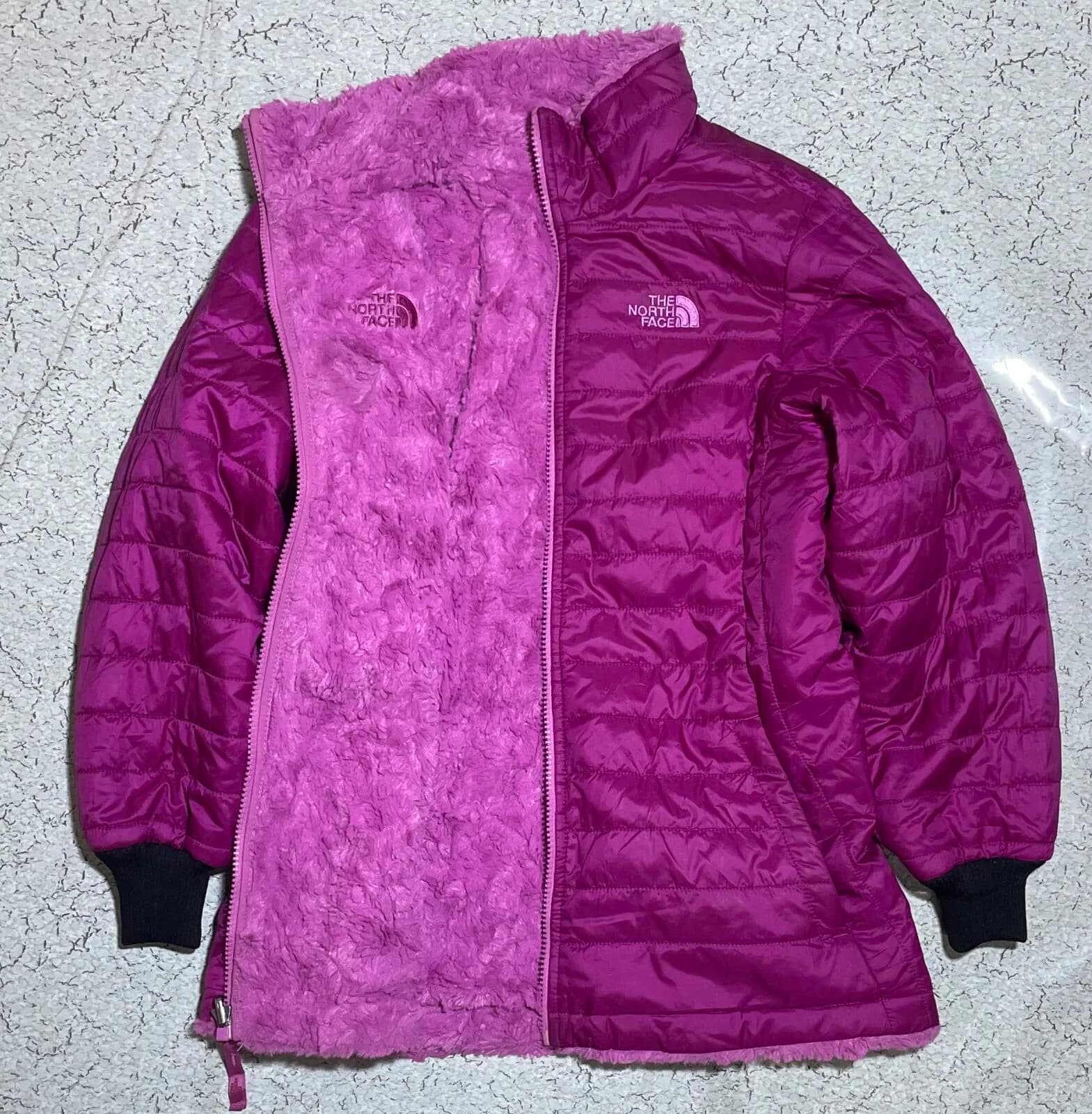 The North Face thrift puffer jacket India detail view