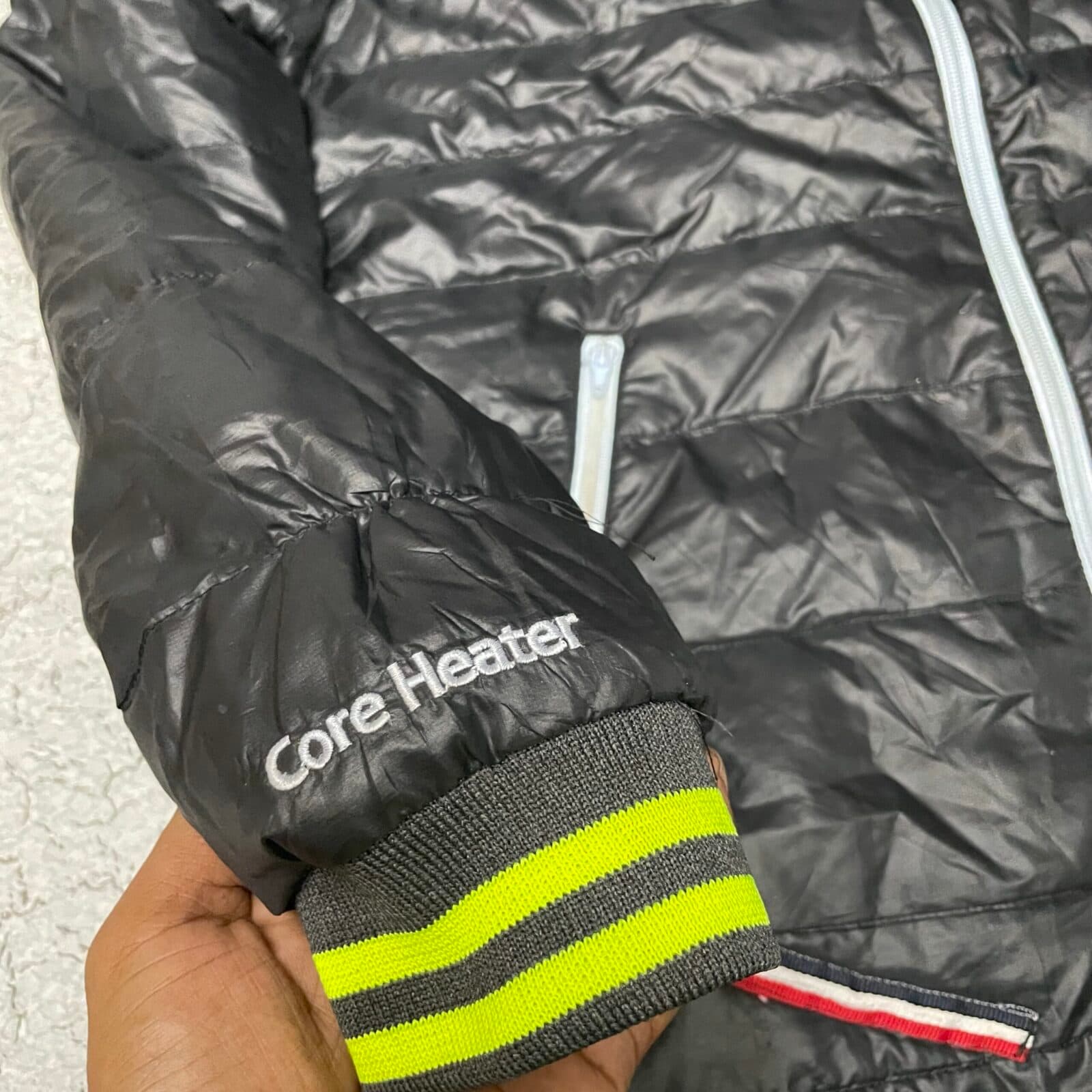 Puma thrift puffer jacket India detail view