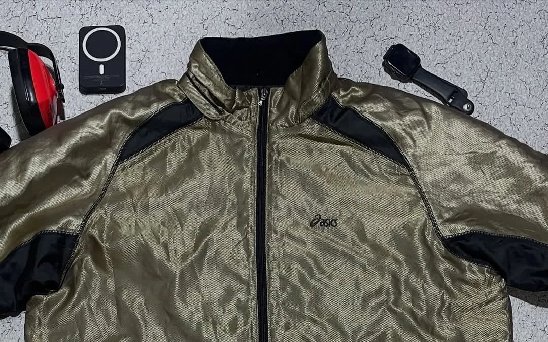 Branded thrift puffer jacket India back view