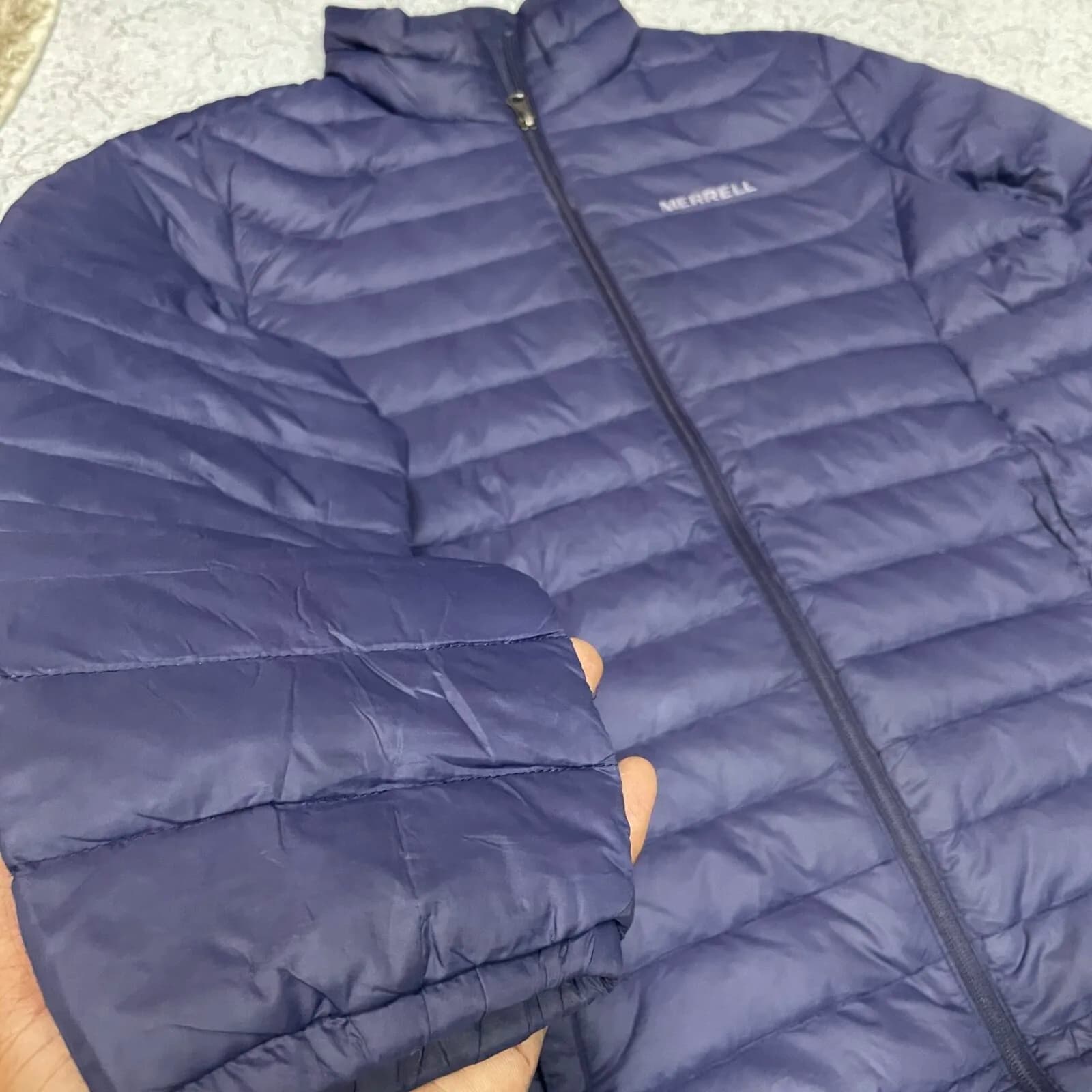 Branded thrift puffer jacket India detail view