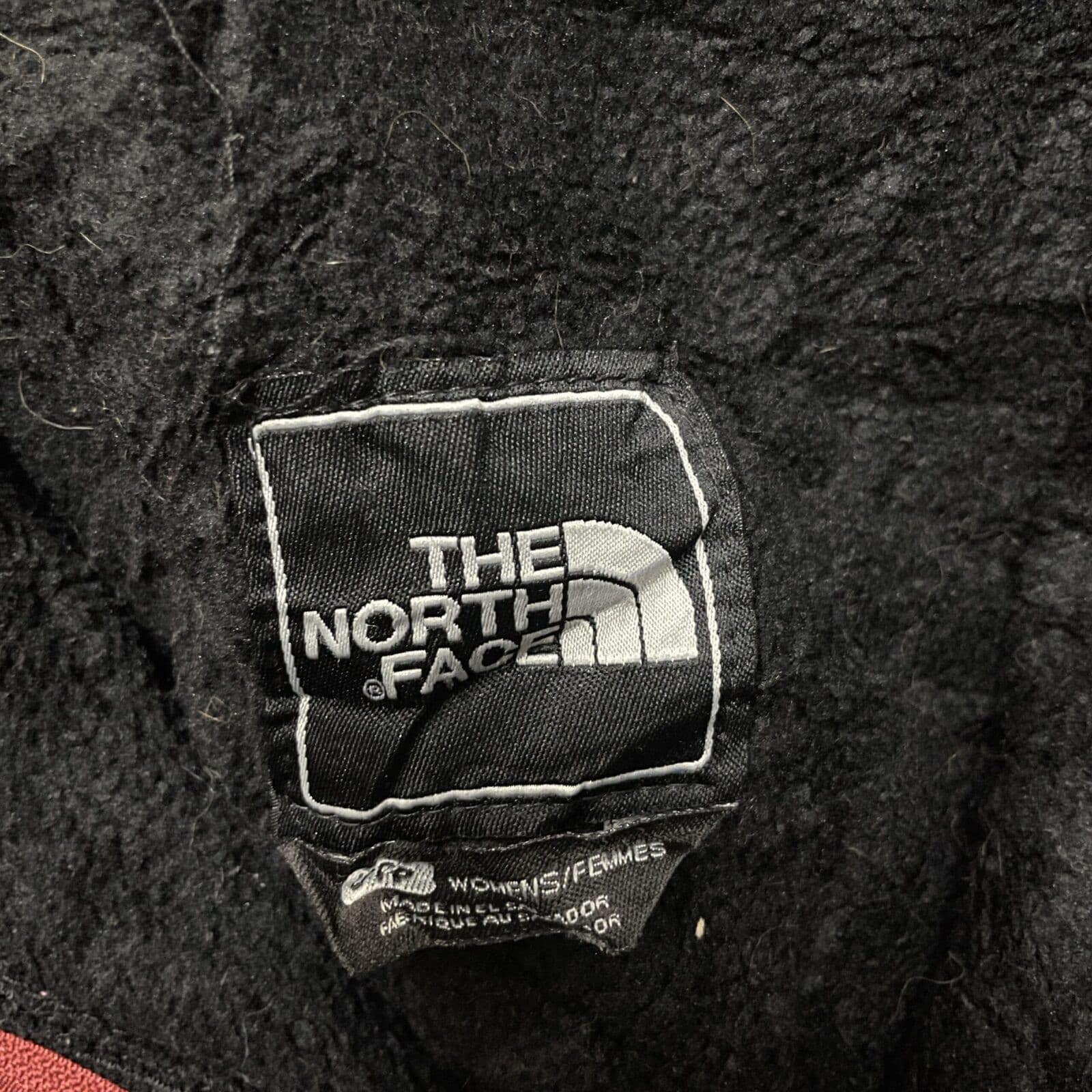 The North Face thrift puffer jacket India detail view