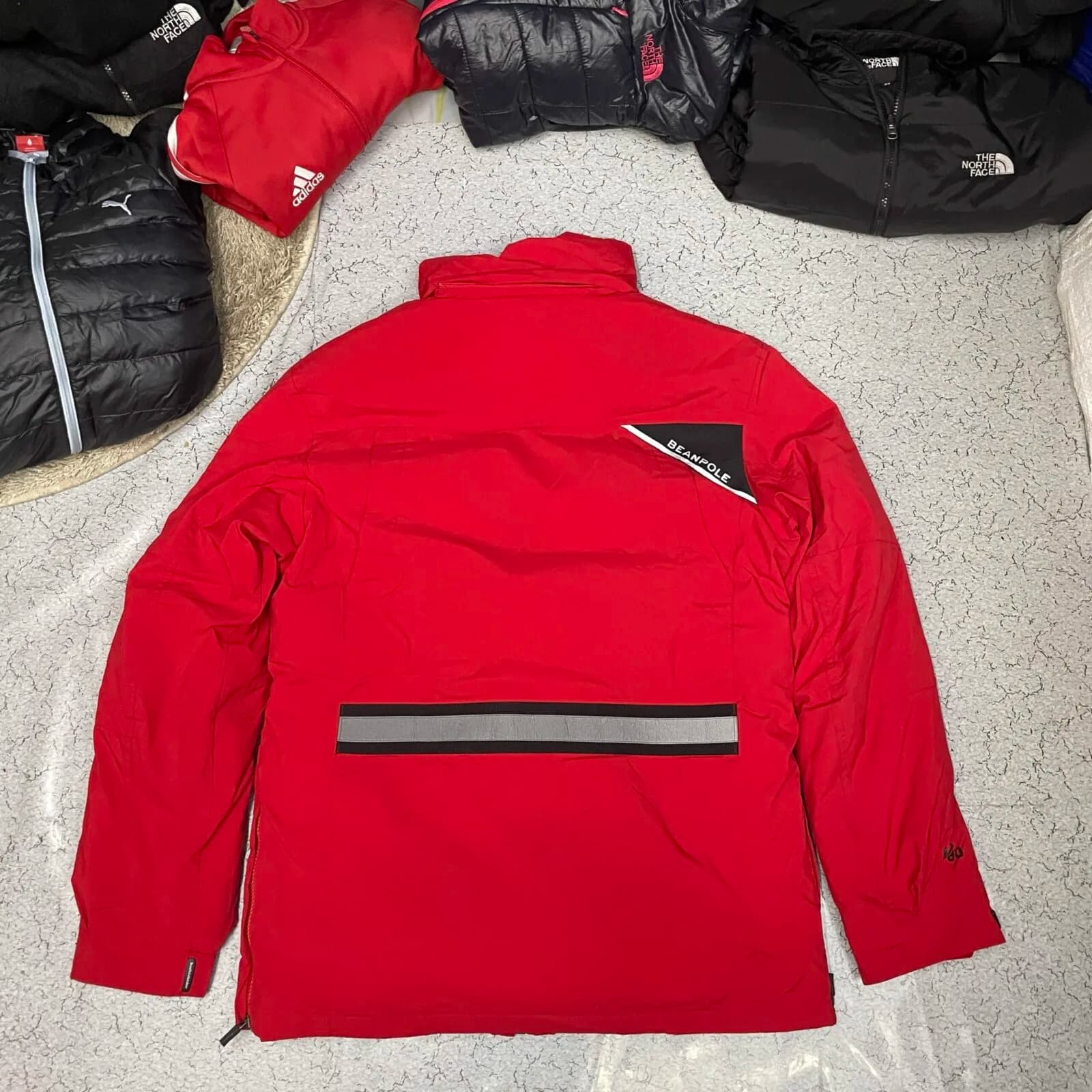Branded thrift waterproof jacket India detail view