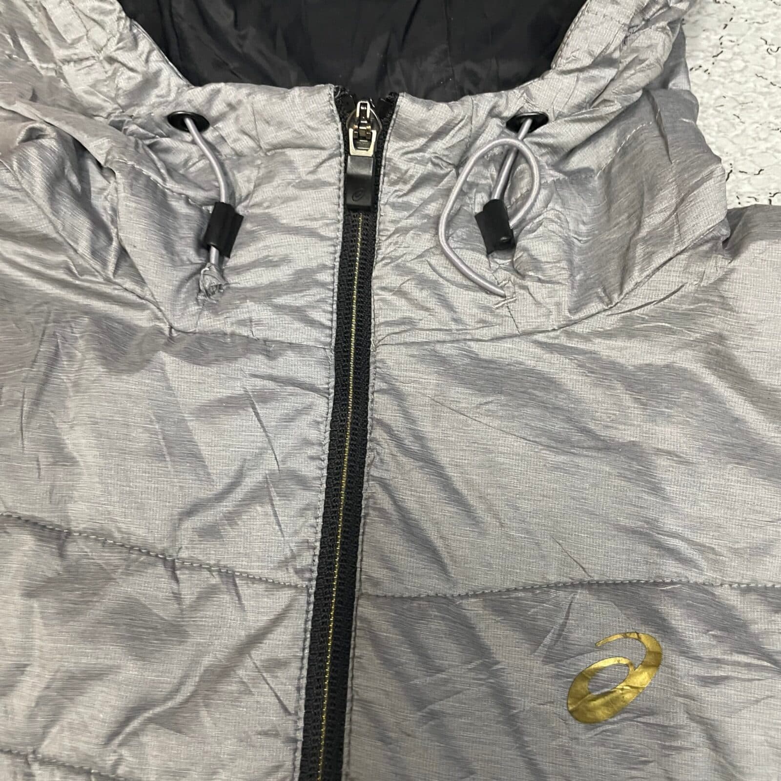 Branded thrift puffer jacket India close-up