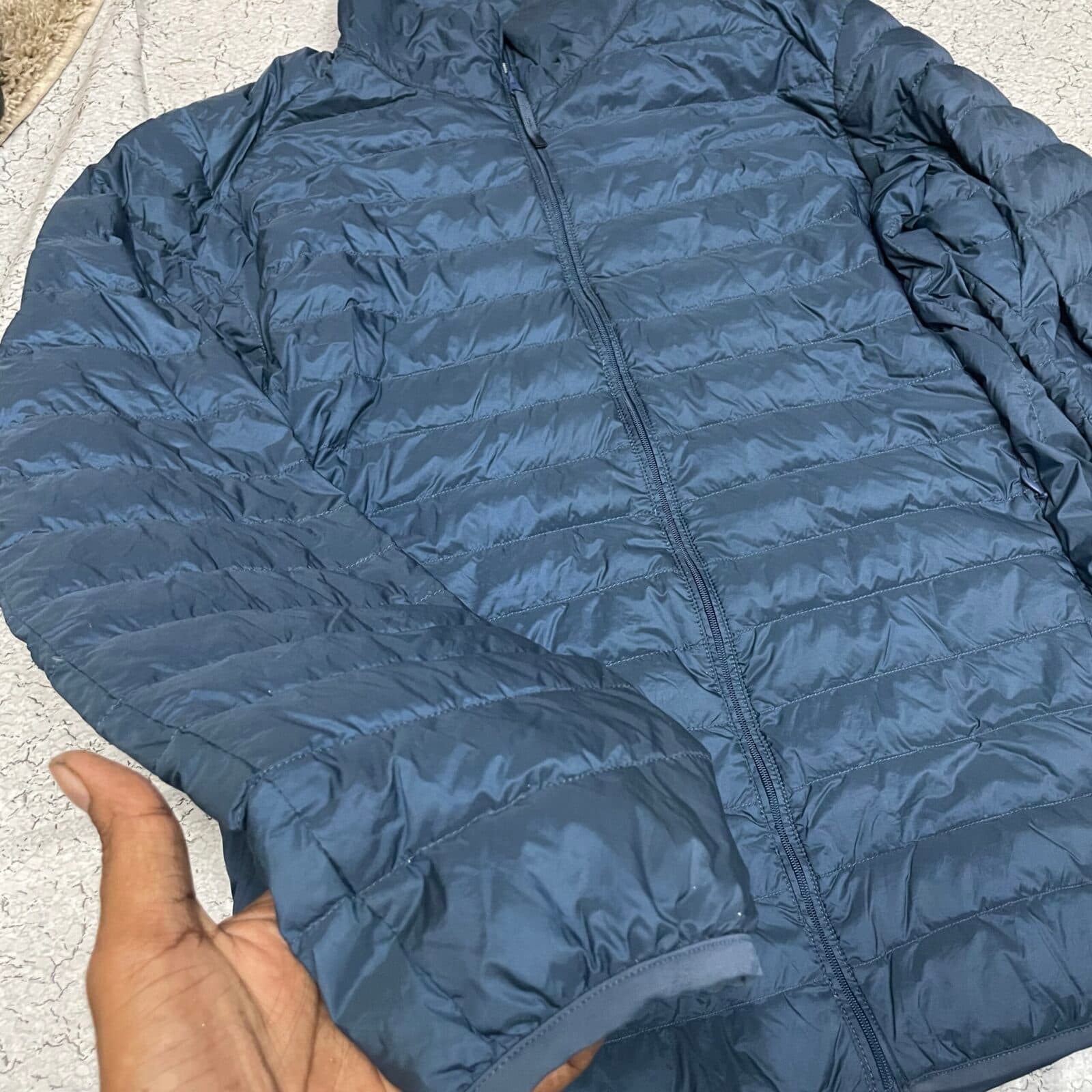 Uniqlo thrift puffer jacket India detail view