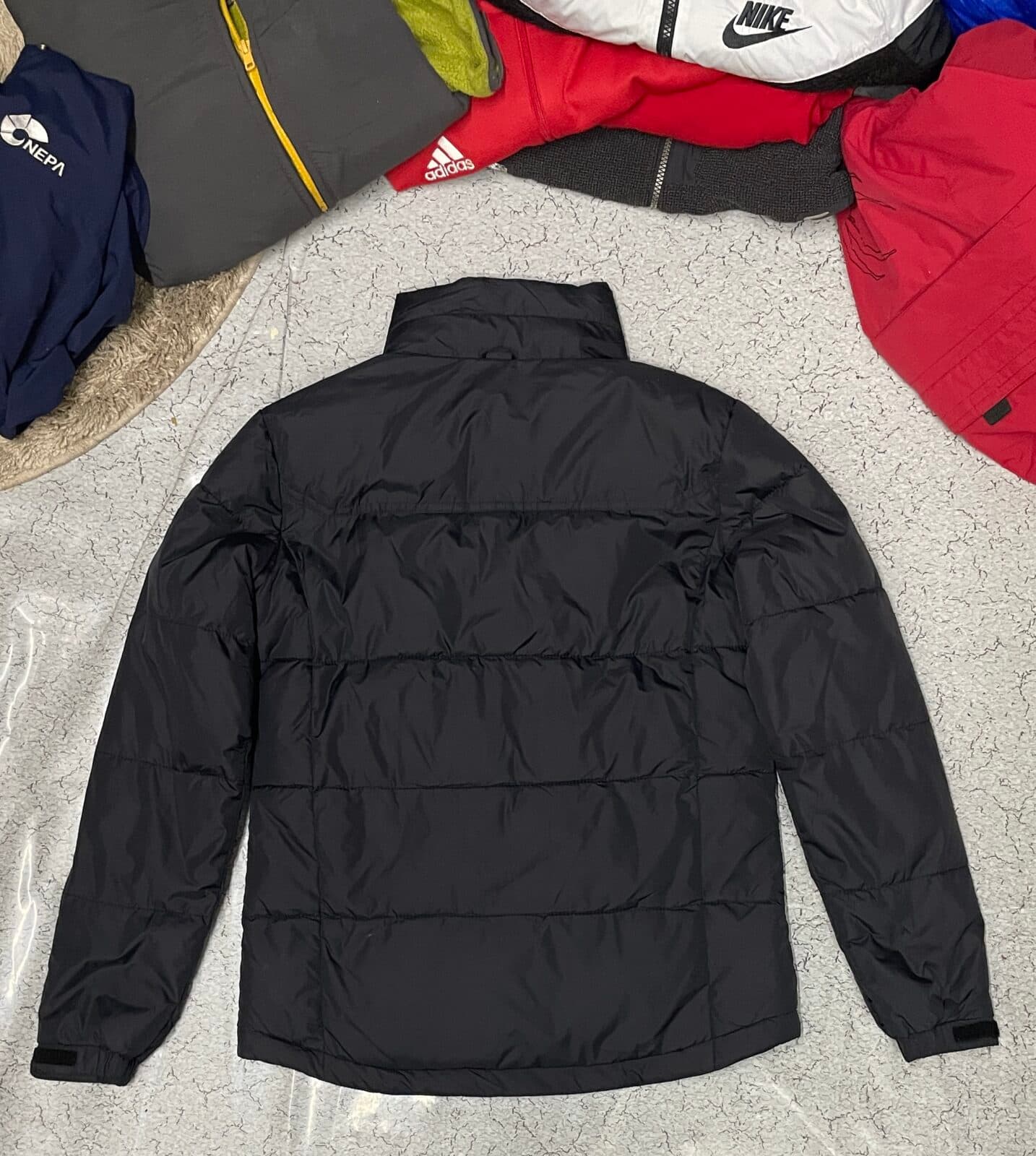 Branded thrift puffer jacket India detail view