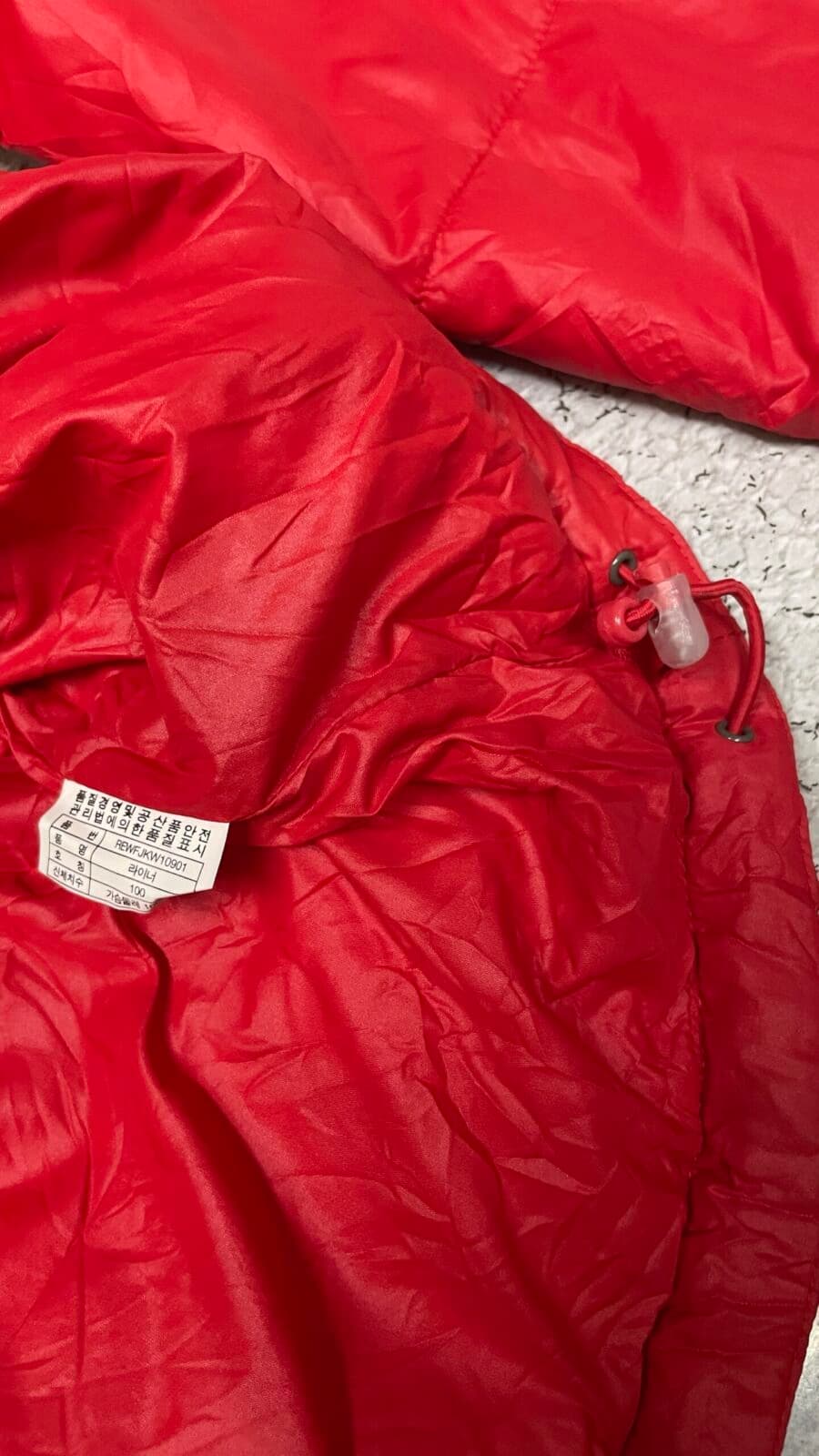 Branded thrift puffer jacket India detail view