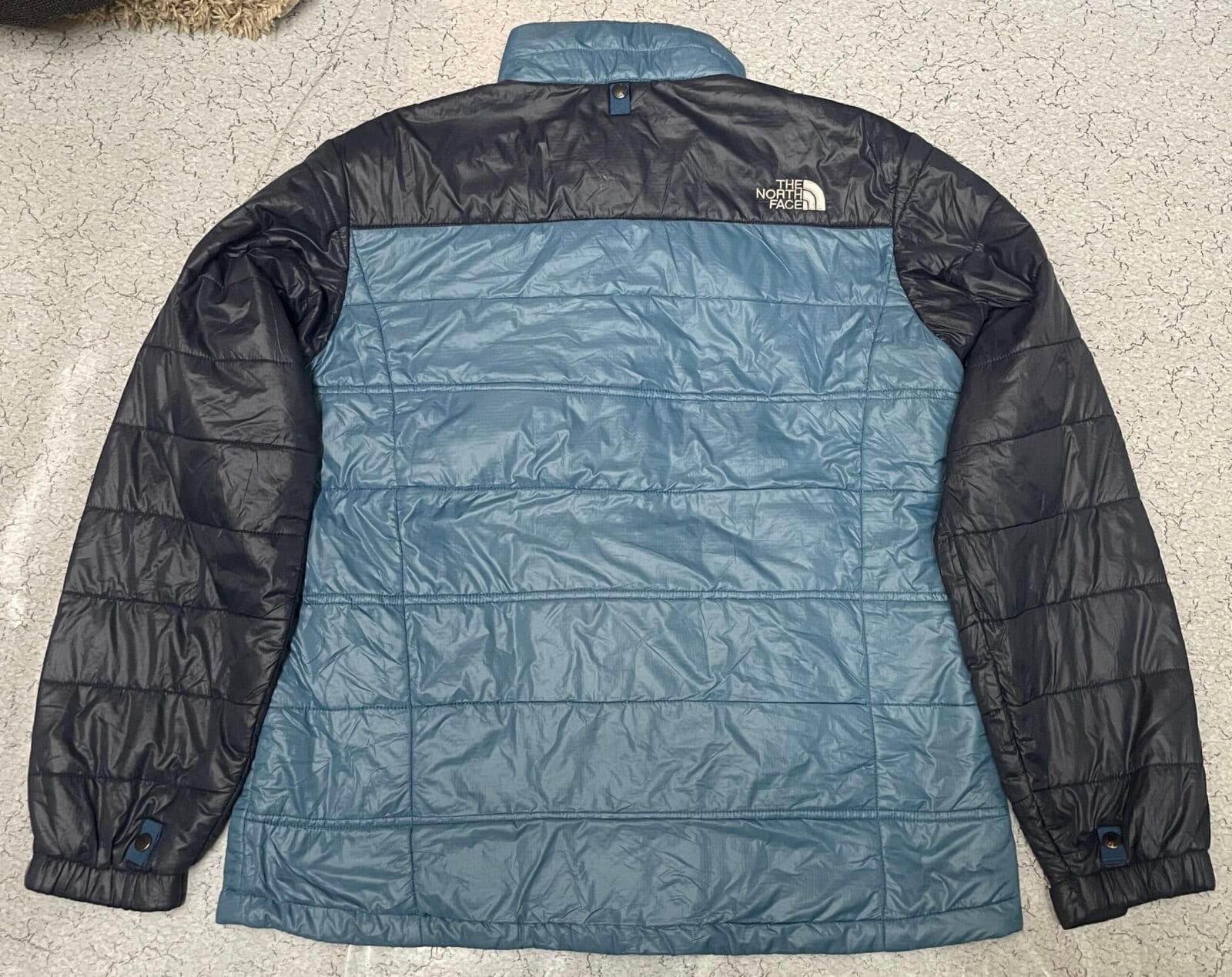 The North Face thrift puffer jacket India detail view