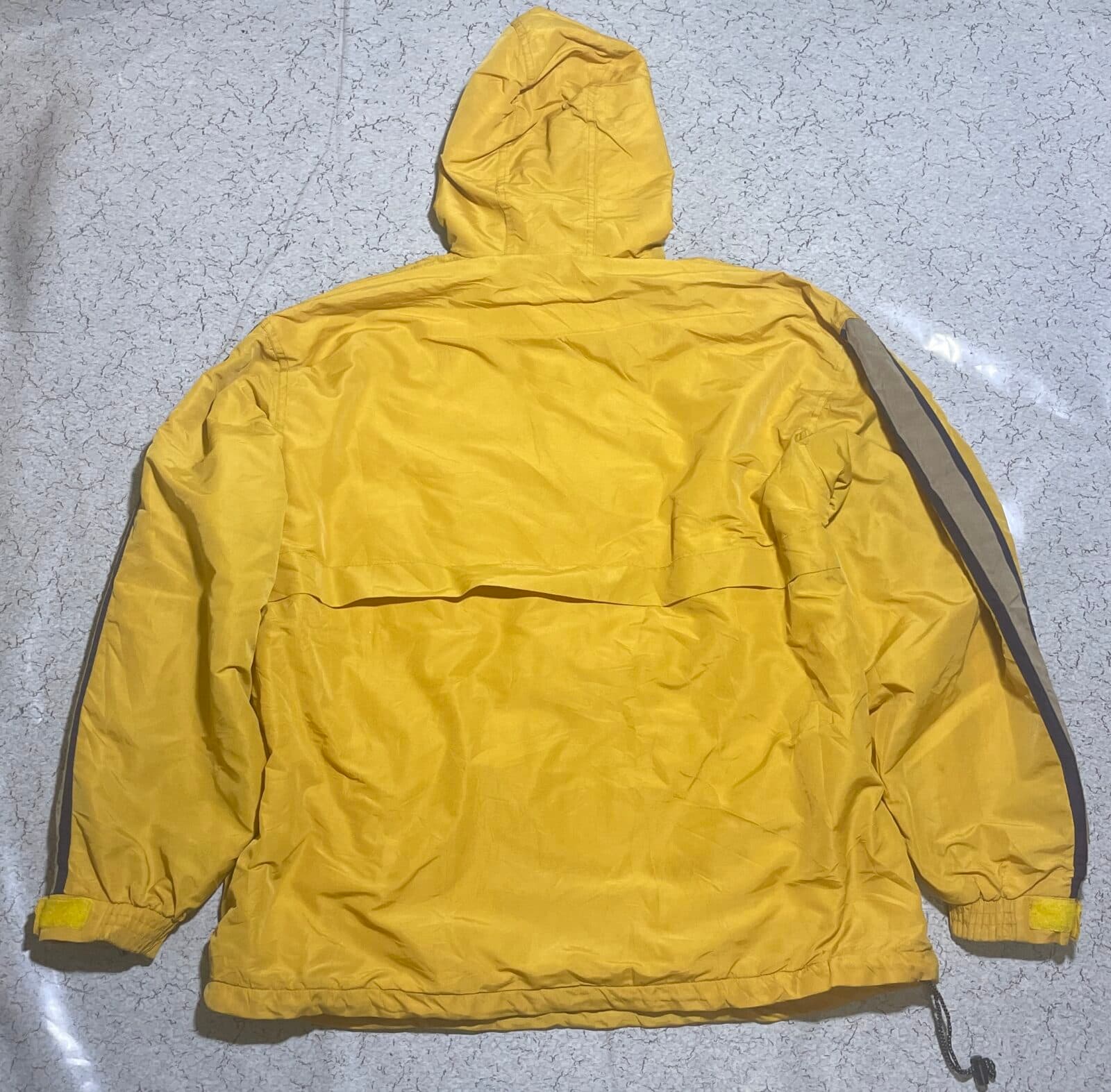 Columbia thrift windbreaker jacket India detail view