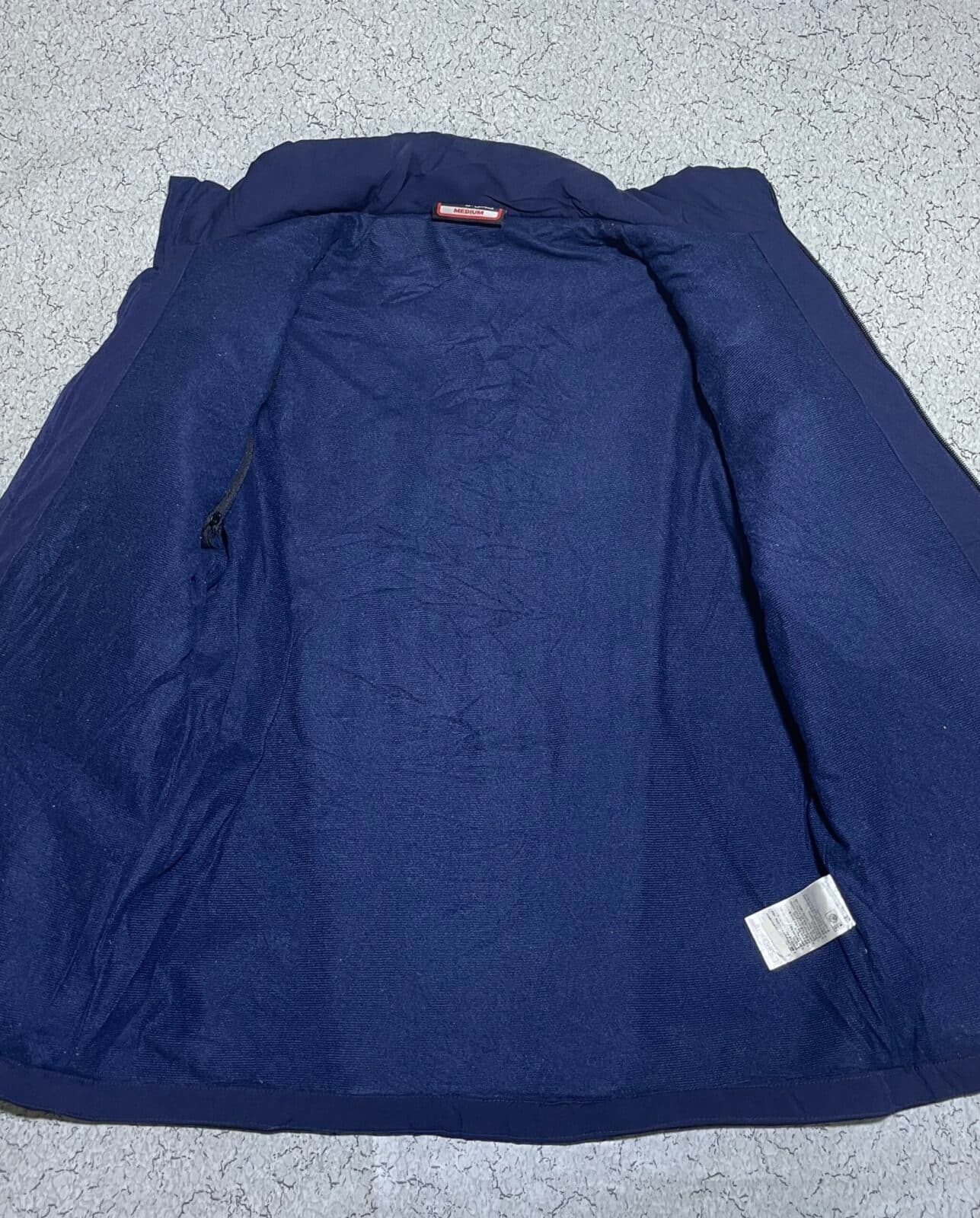 Branded thrift puffer jacket India detail view