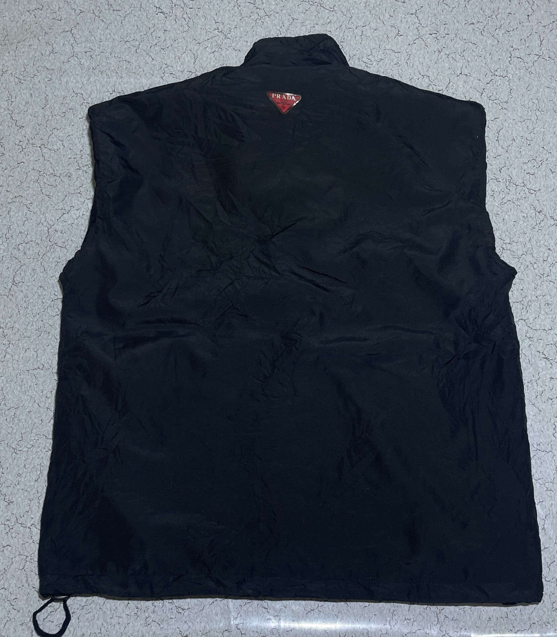 Prada Milano Vintage Nylon Padded Vest Made In Italy Authentic Xl thrift clothing India detail view