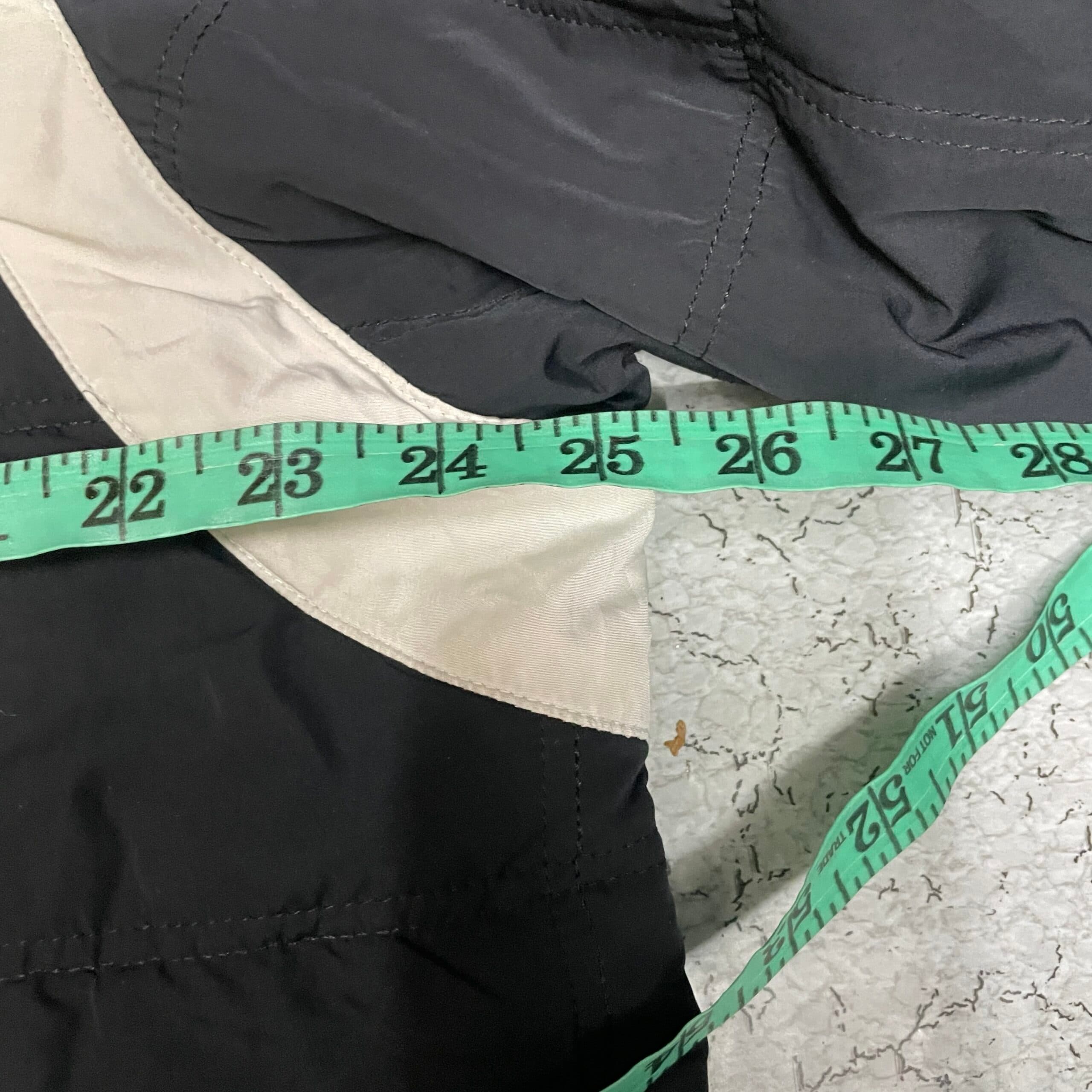 New Balance thrift winter jacket India detail view