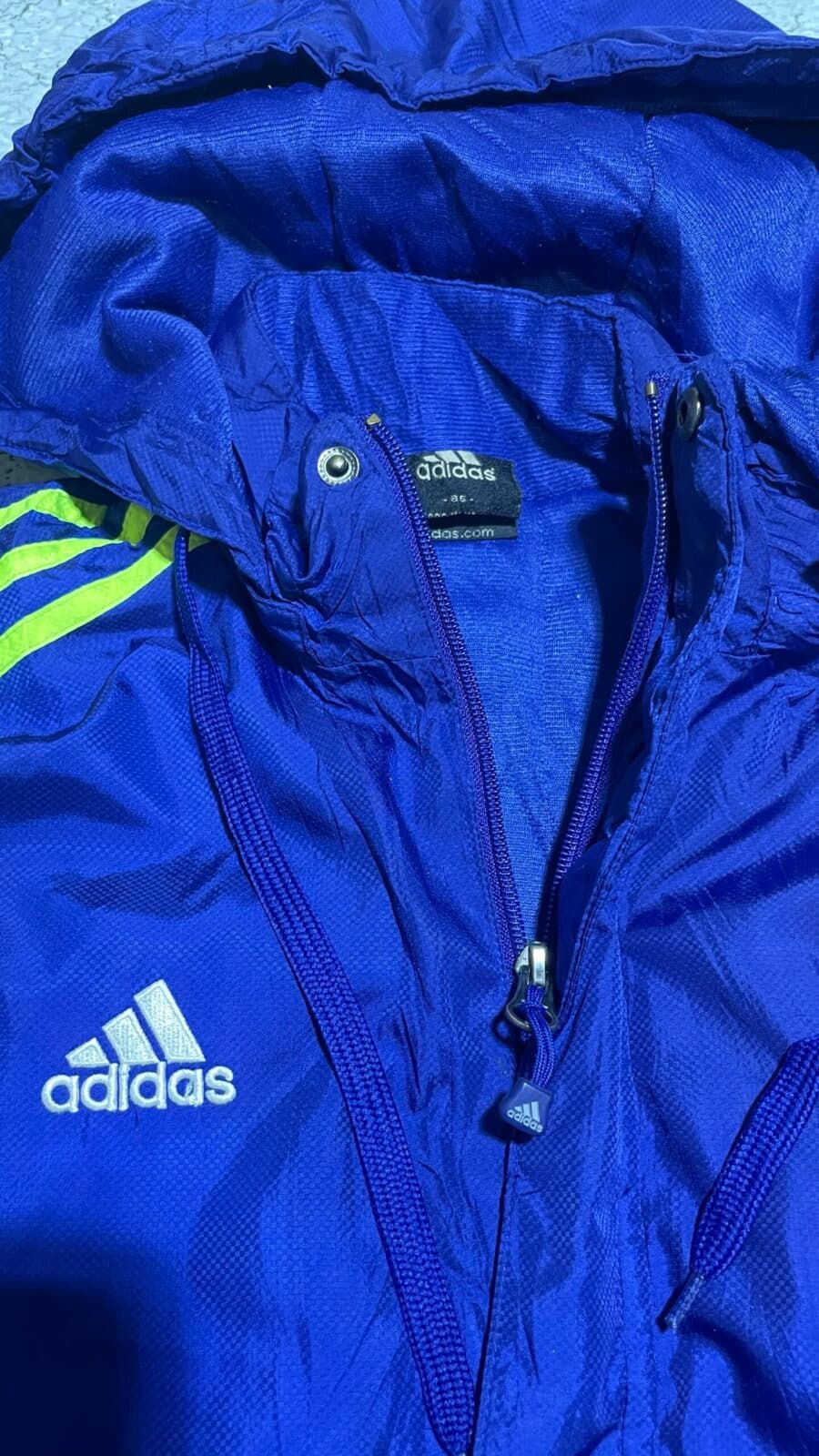 Adidas thrift windbreaker jacket India detail view