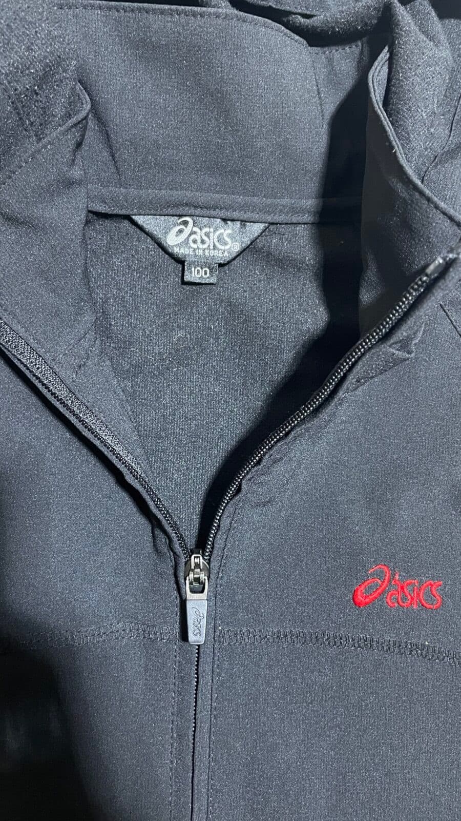Branded thrift softshell jacket India close-up