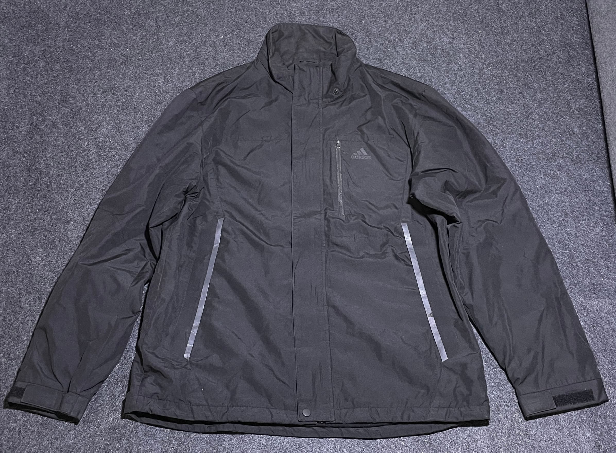 Adidas thrift windbreaker jacket India detail view