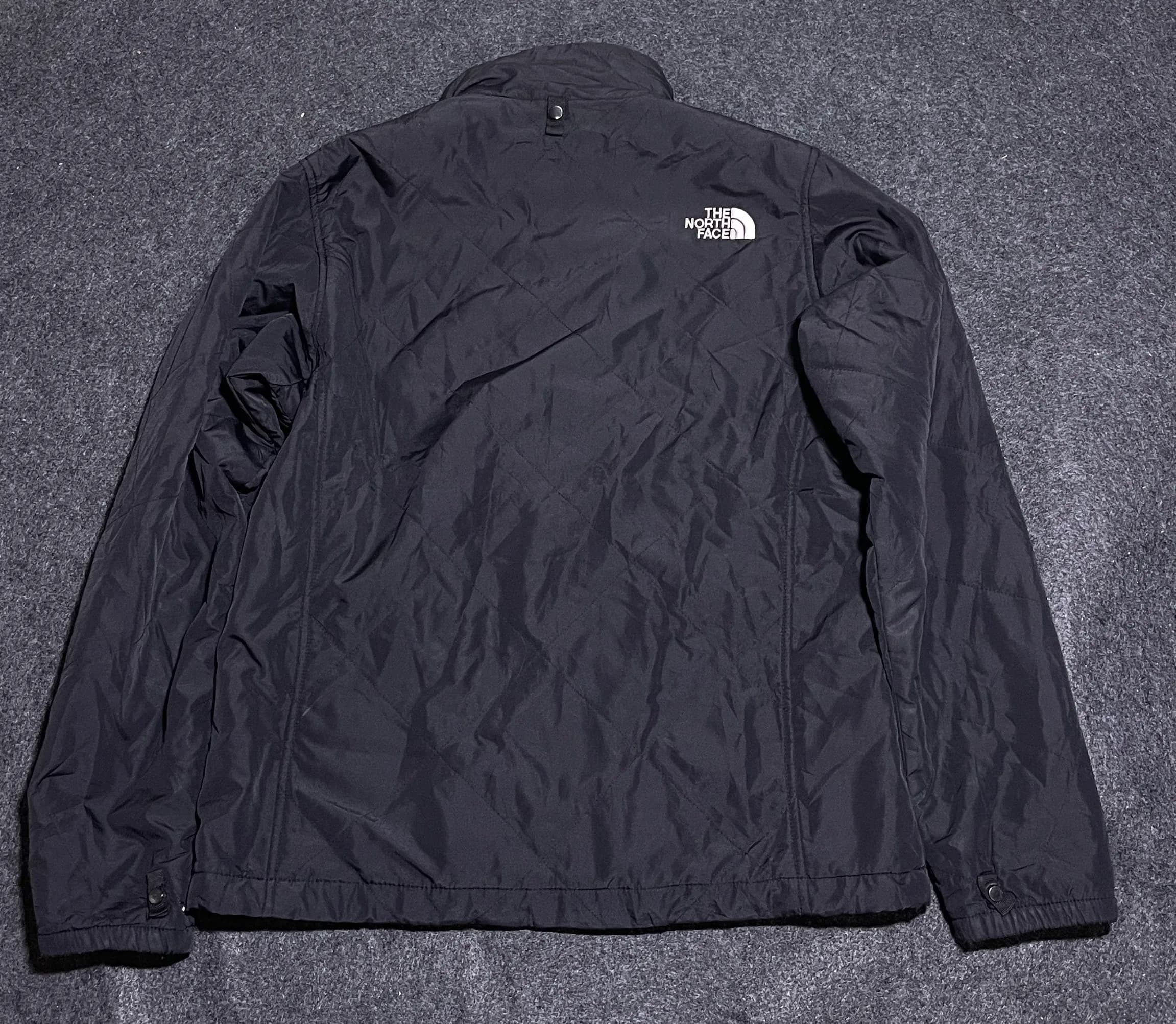 The North Face thrift puffer jacket India detail view