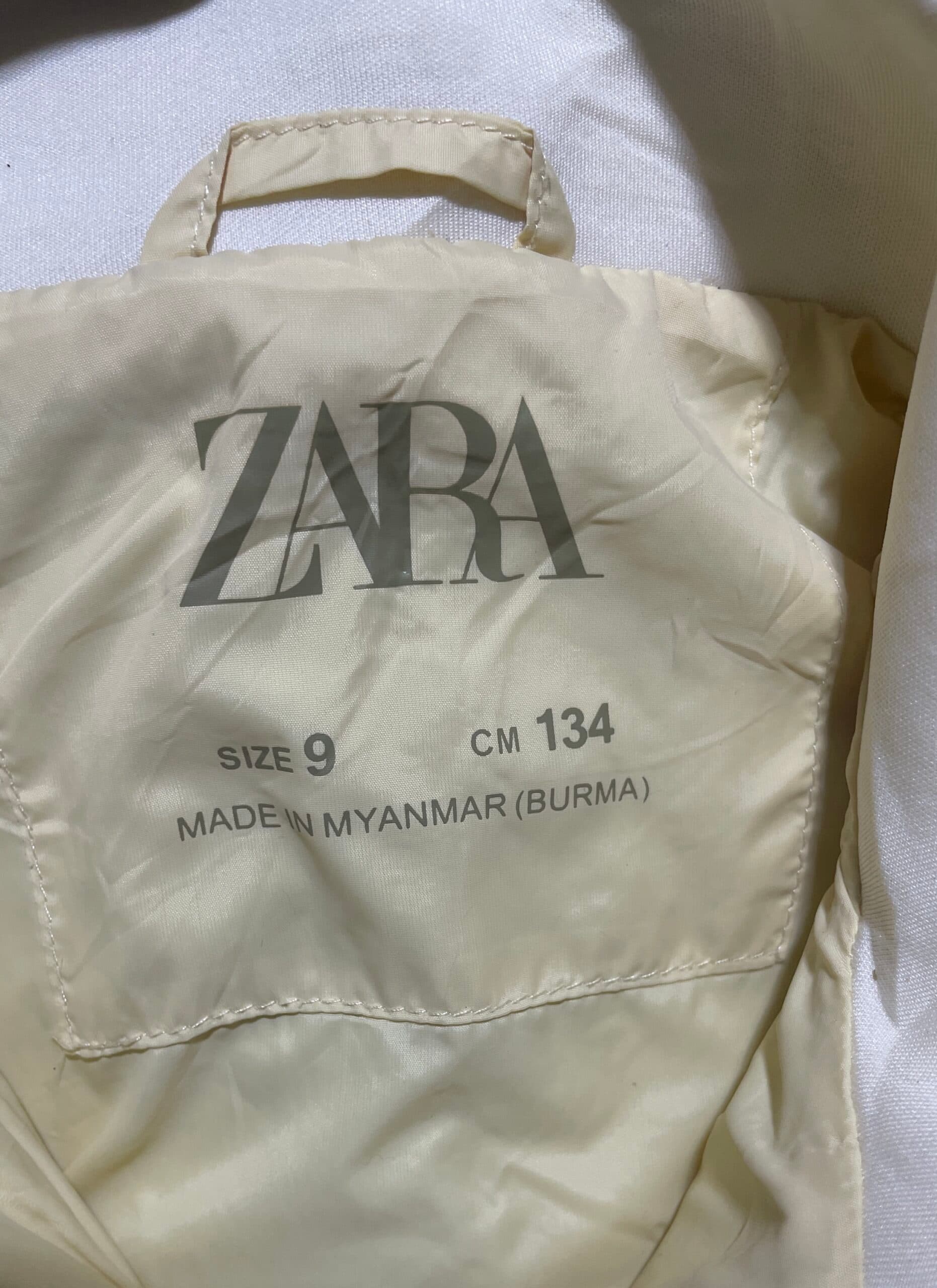 Zara thrift puffer jacket India close-up