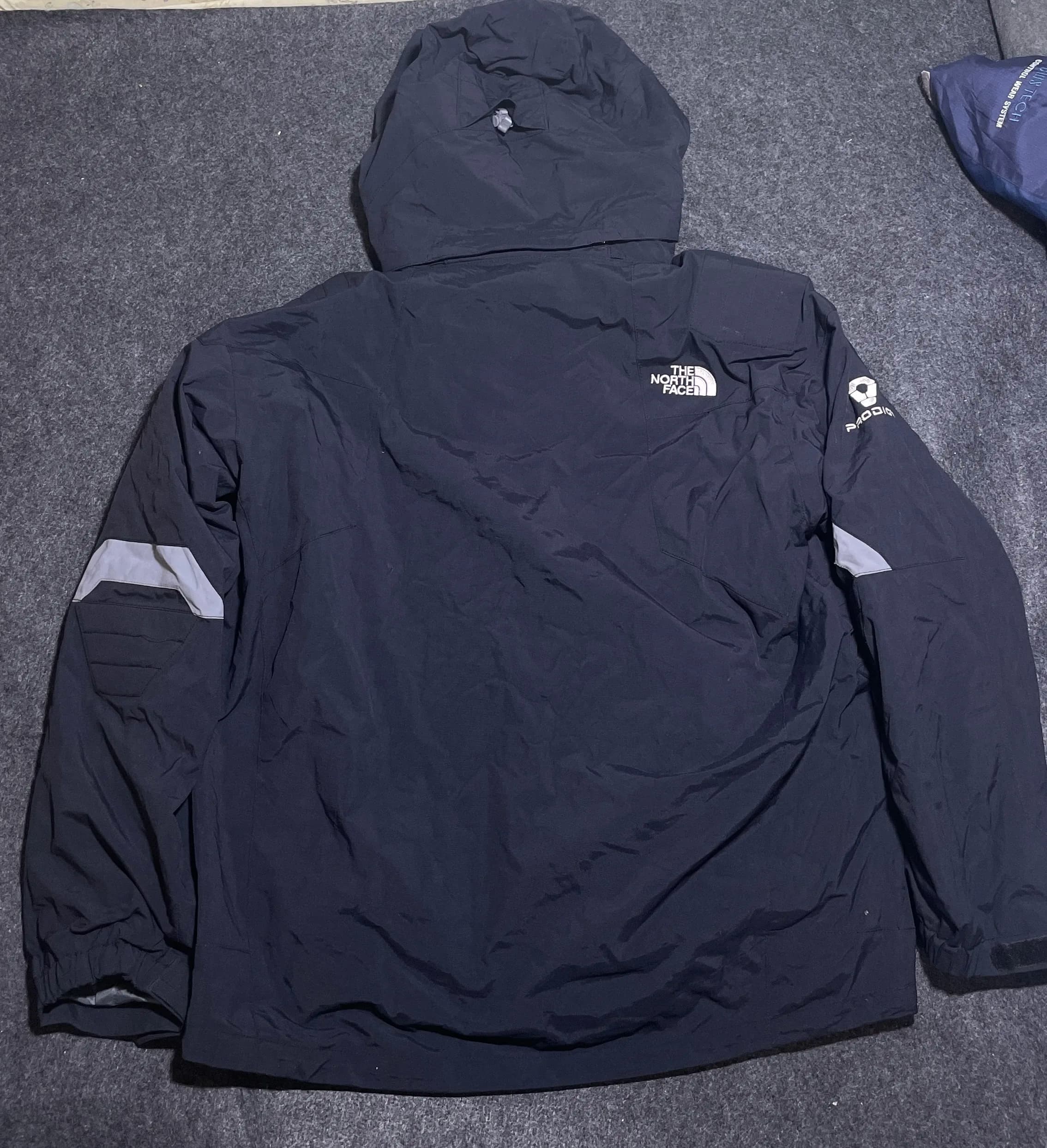 The North Face HyVent thrift waterproof jacket India detail view
