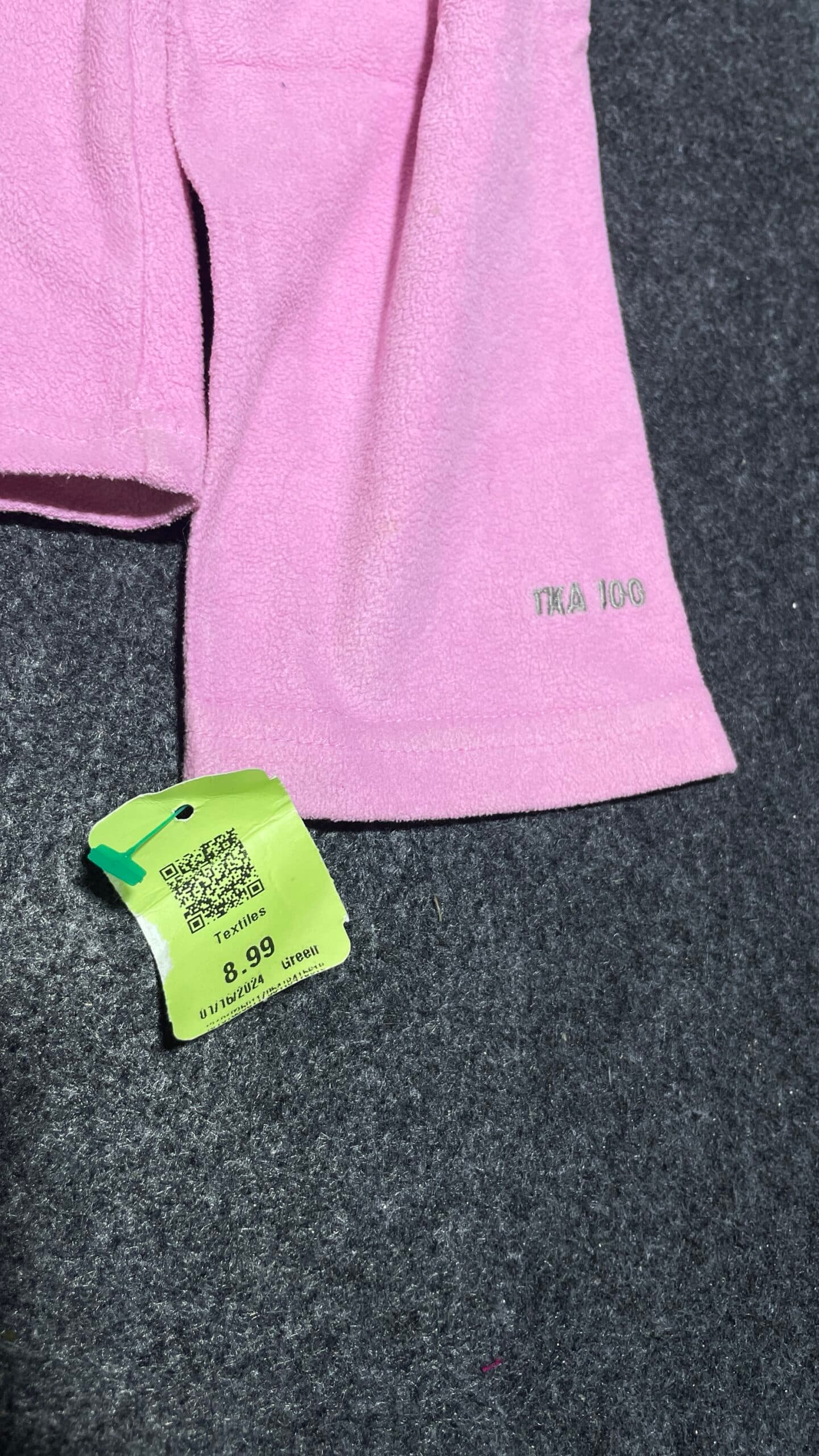 The North Face thrift fleece jacket India close-up