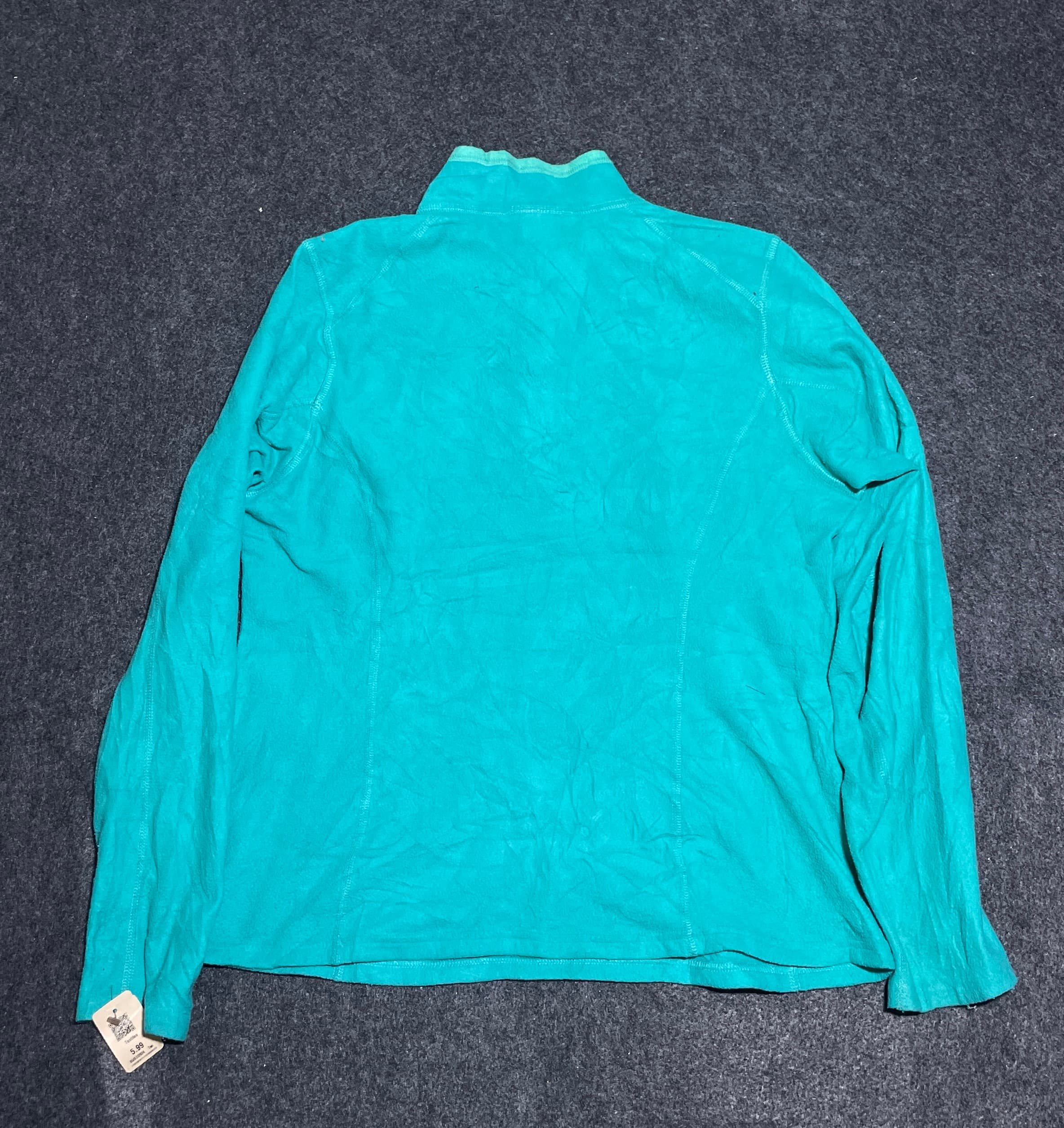 The North Face thrift fleece jacket India detail view