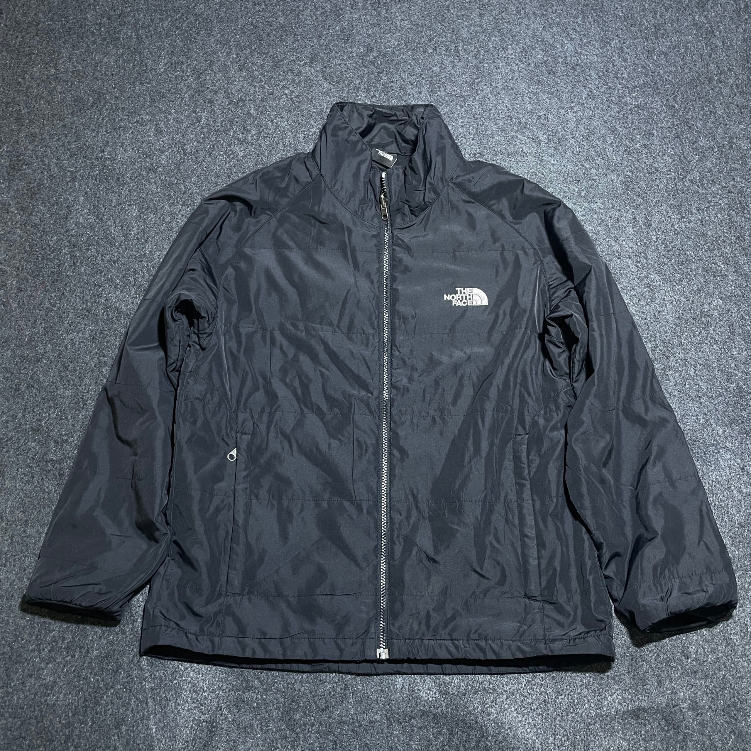 The North Face thrift puffer jacket India detail view
