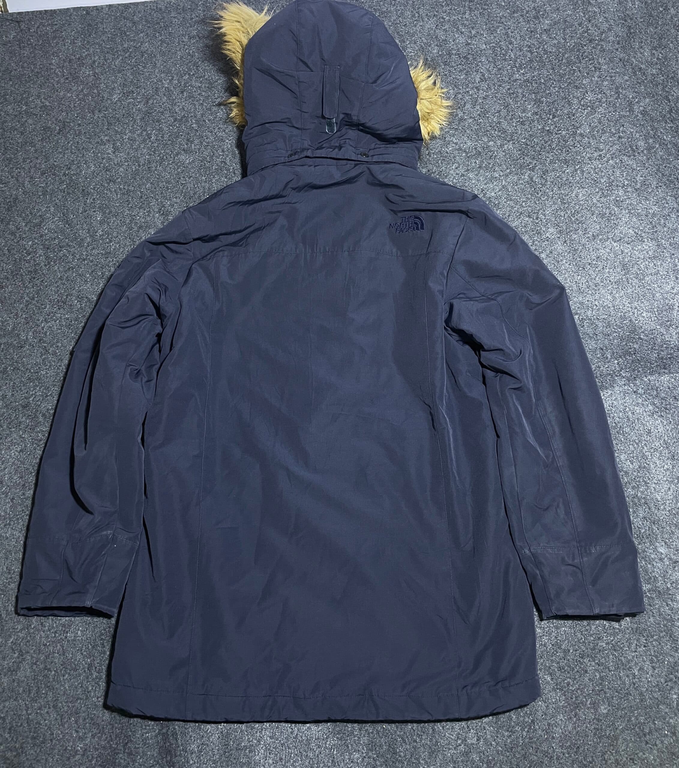 The North Face thrift parka jacket India detail view