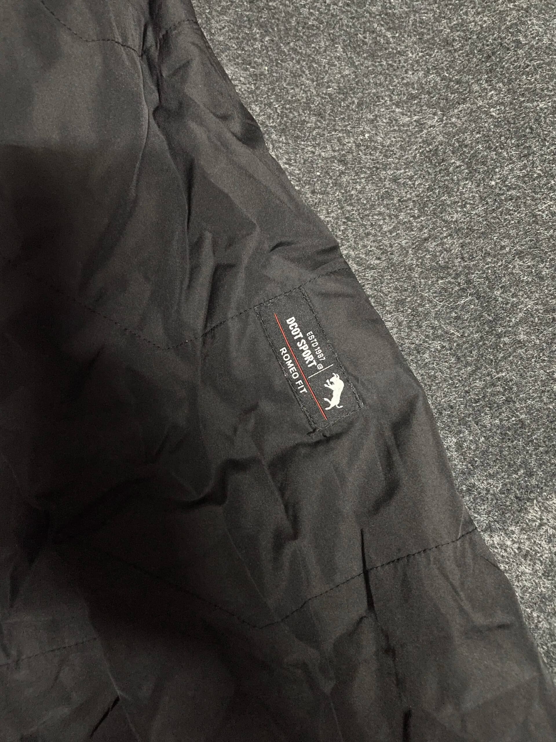 The North Face thrift puffer jacket India detail view