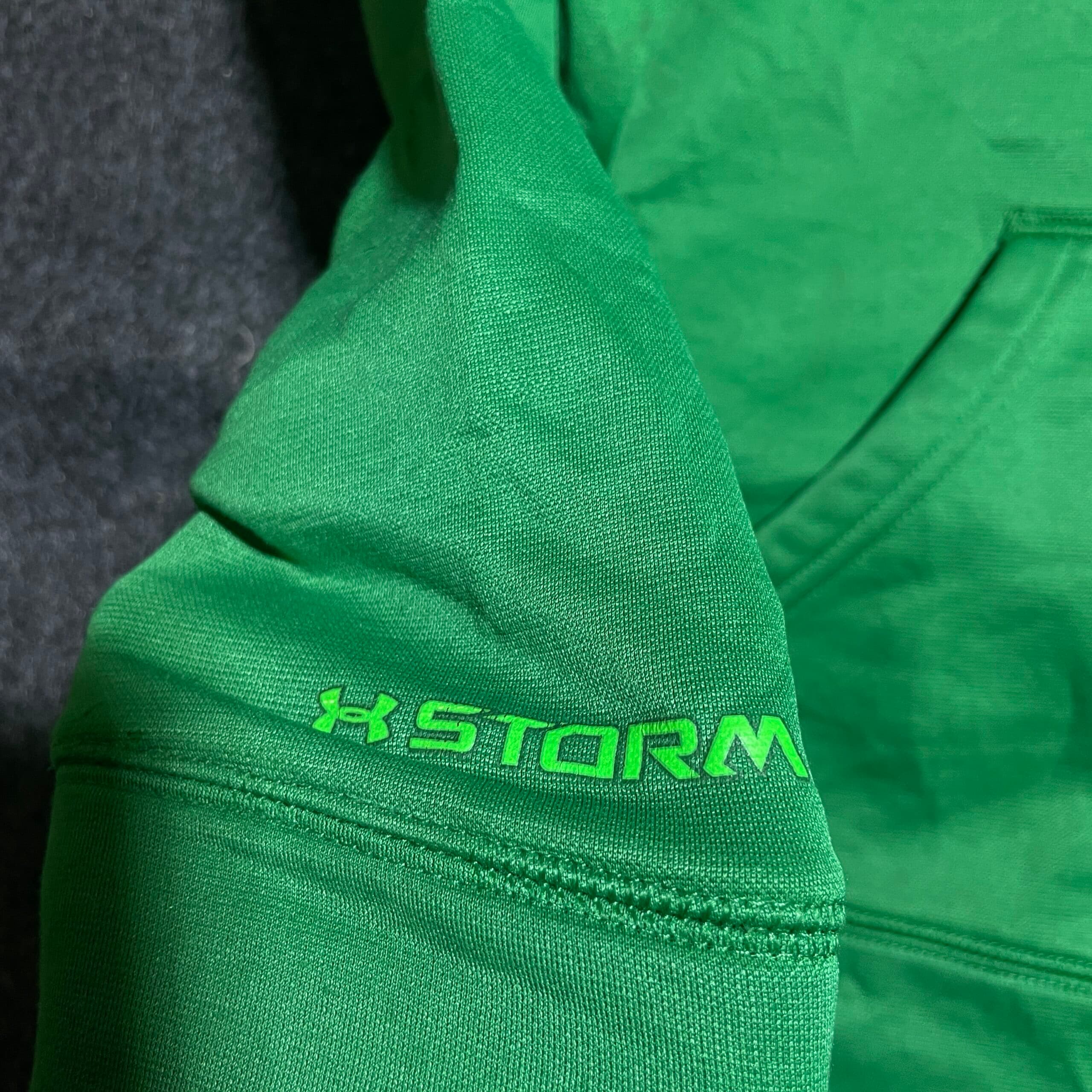 Under Armour ColdGear thrift t-shirt India close-up