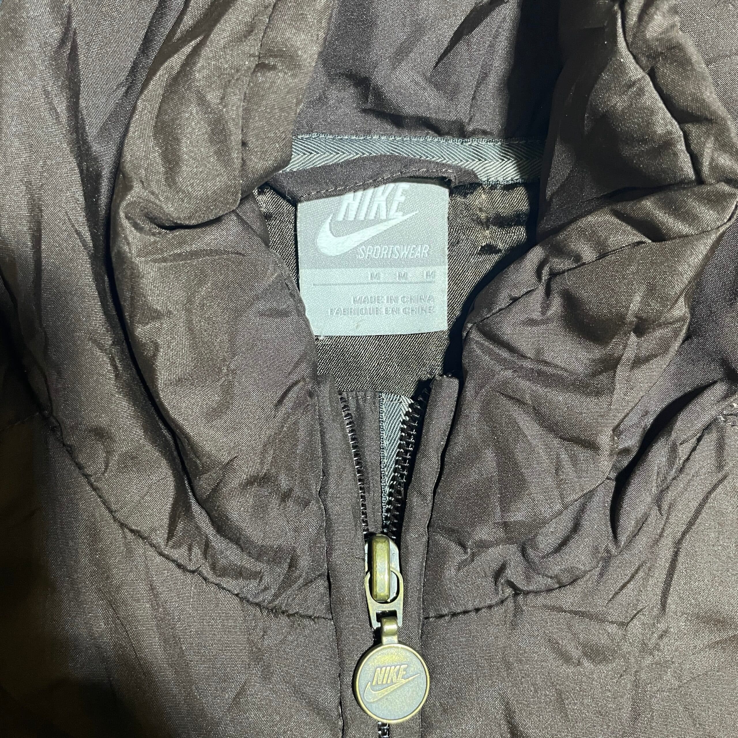 Nike thrift puffer jacket India detail view