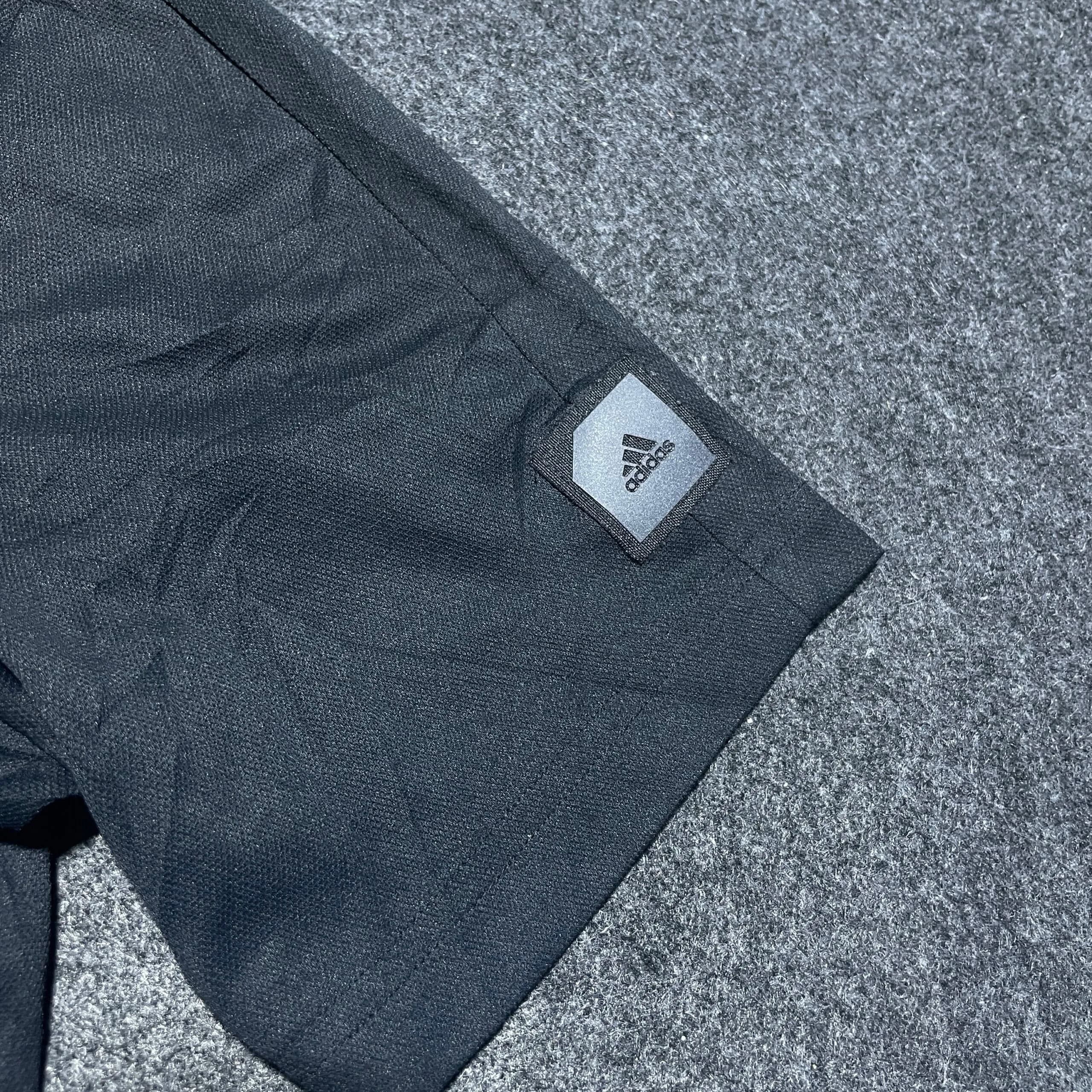 Adidas thrift t-shirt India detail view