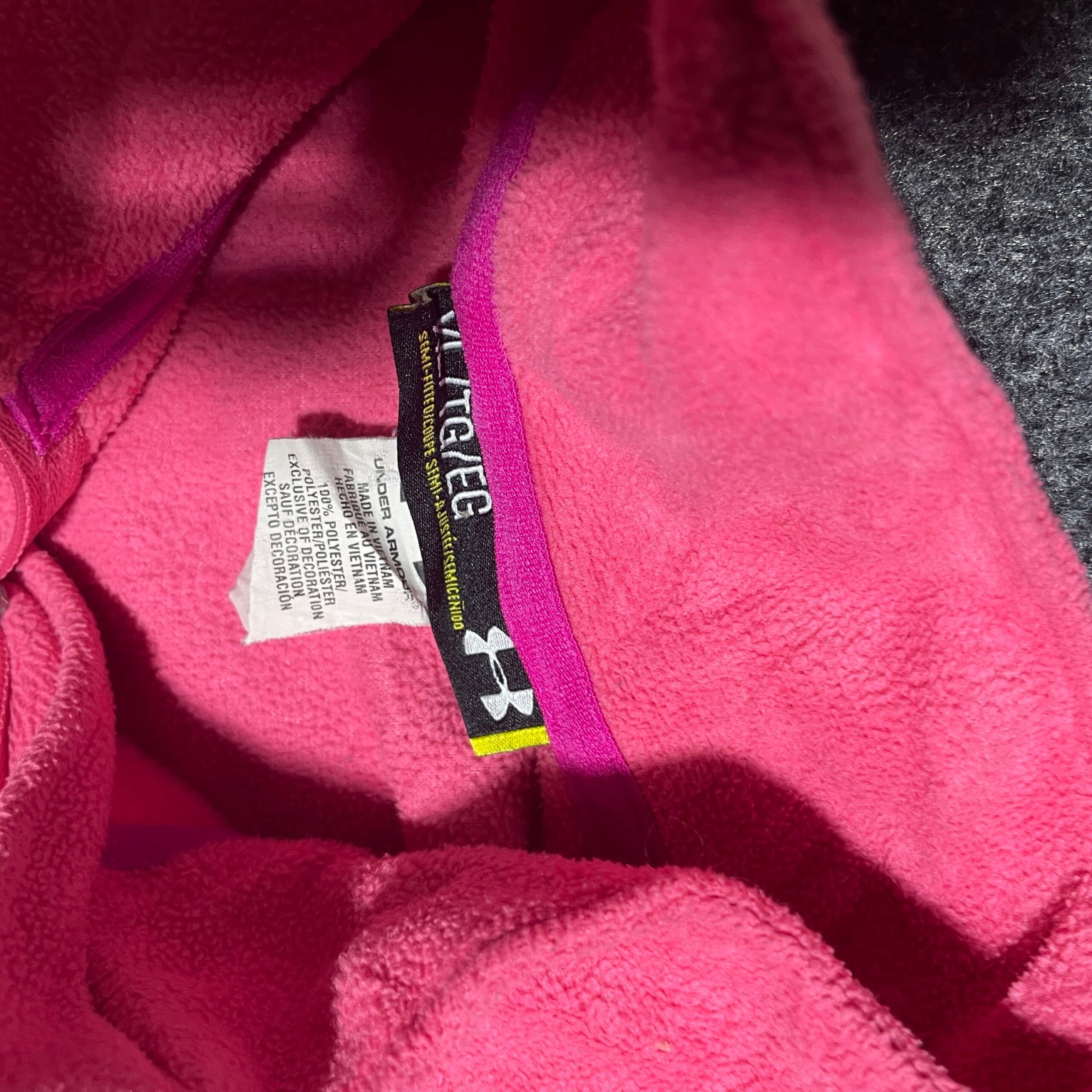 Under Armour thrift fleece jacket India close-up