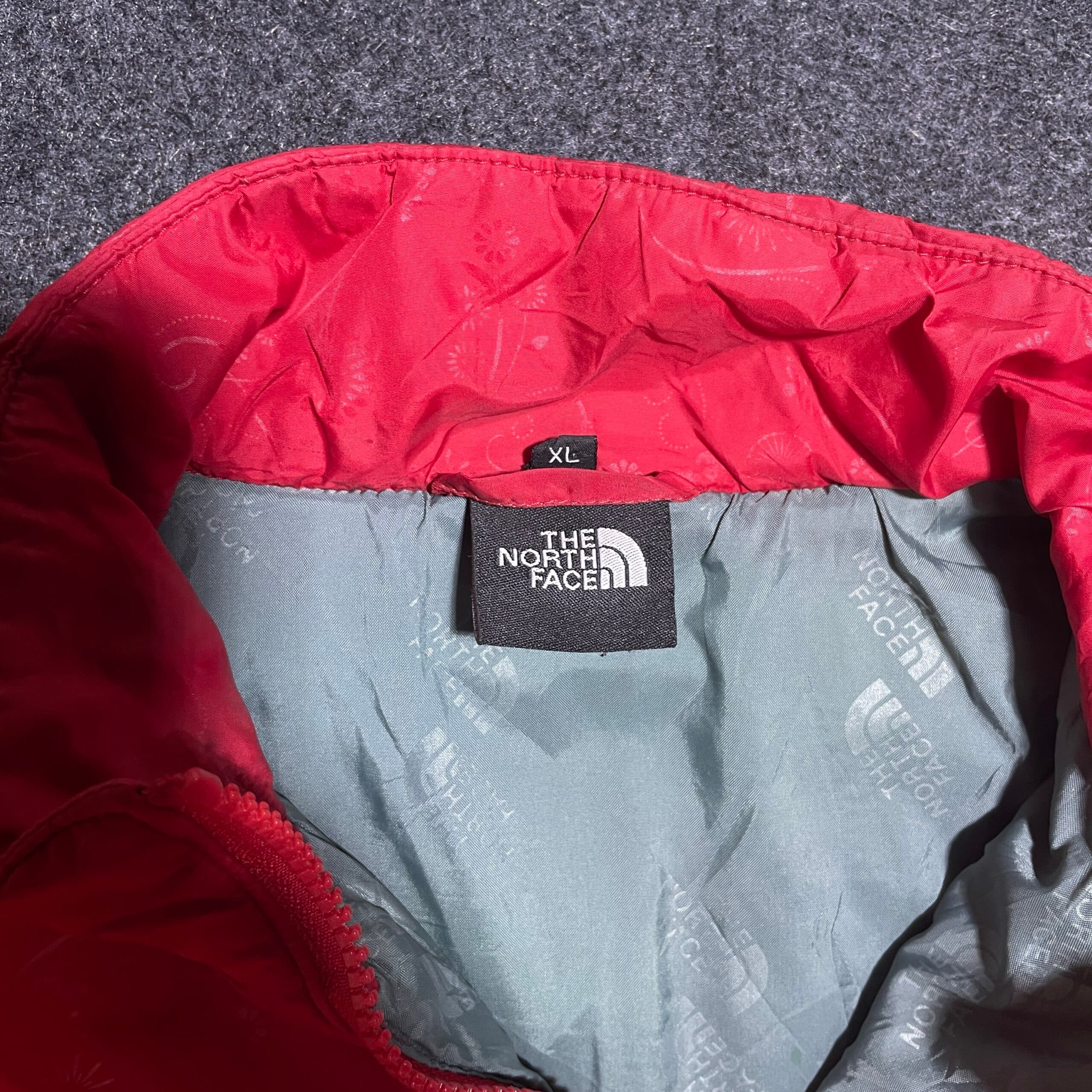 The North Face thrift puffer jacket India close-up