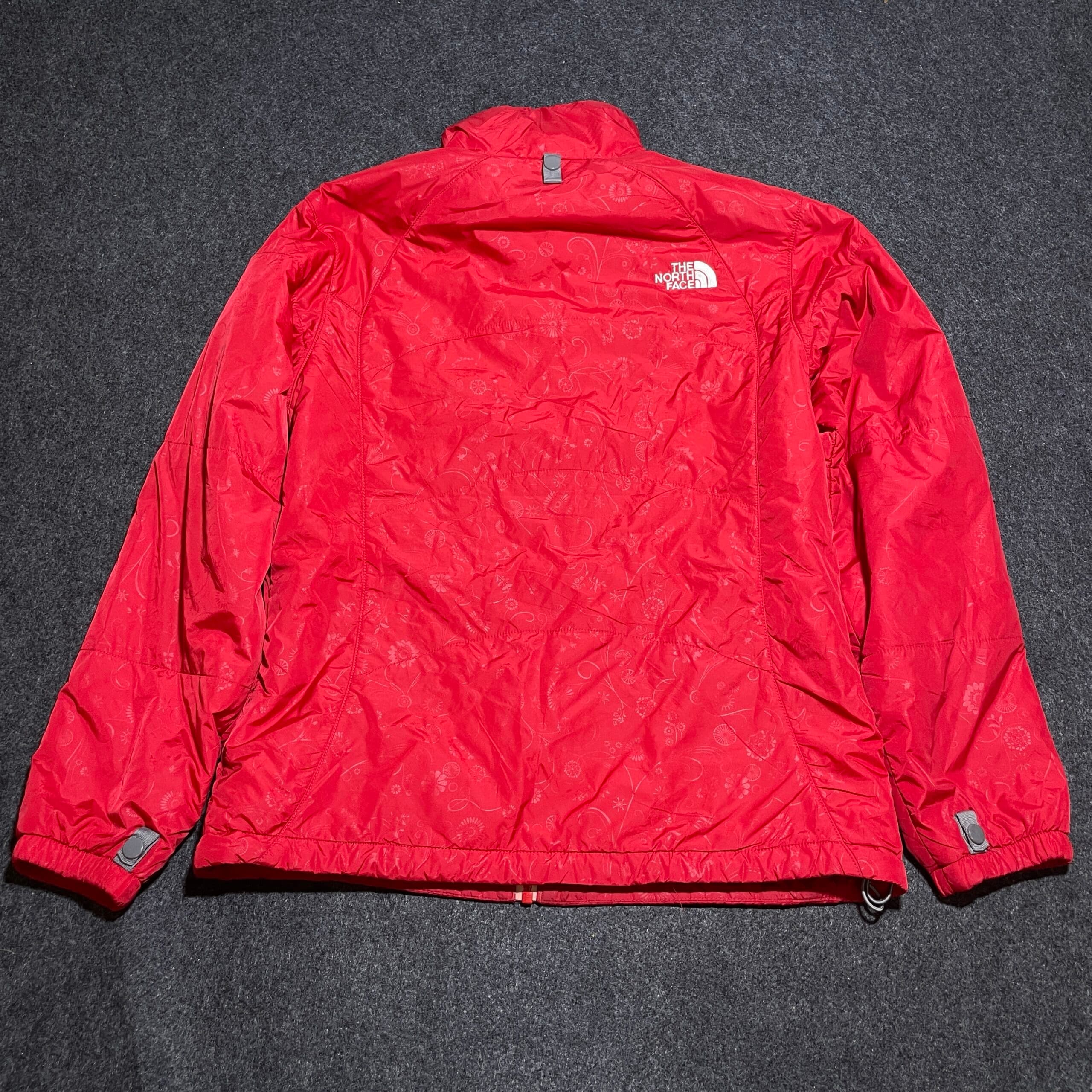 The North Face thrift puffer jacket India detail view