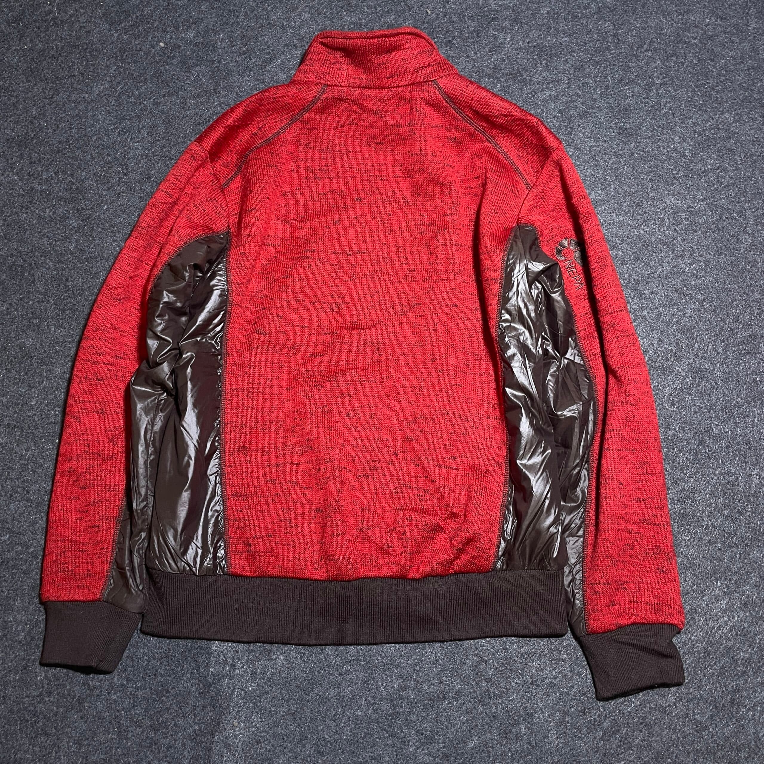 Branded thrift puffer jacket India detail view