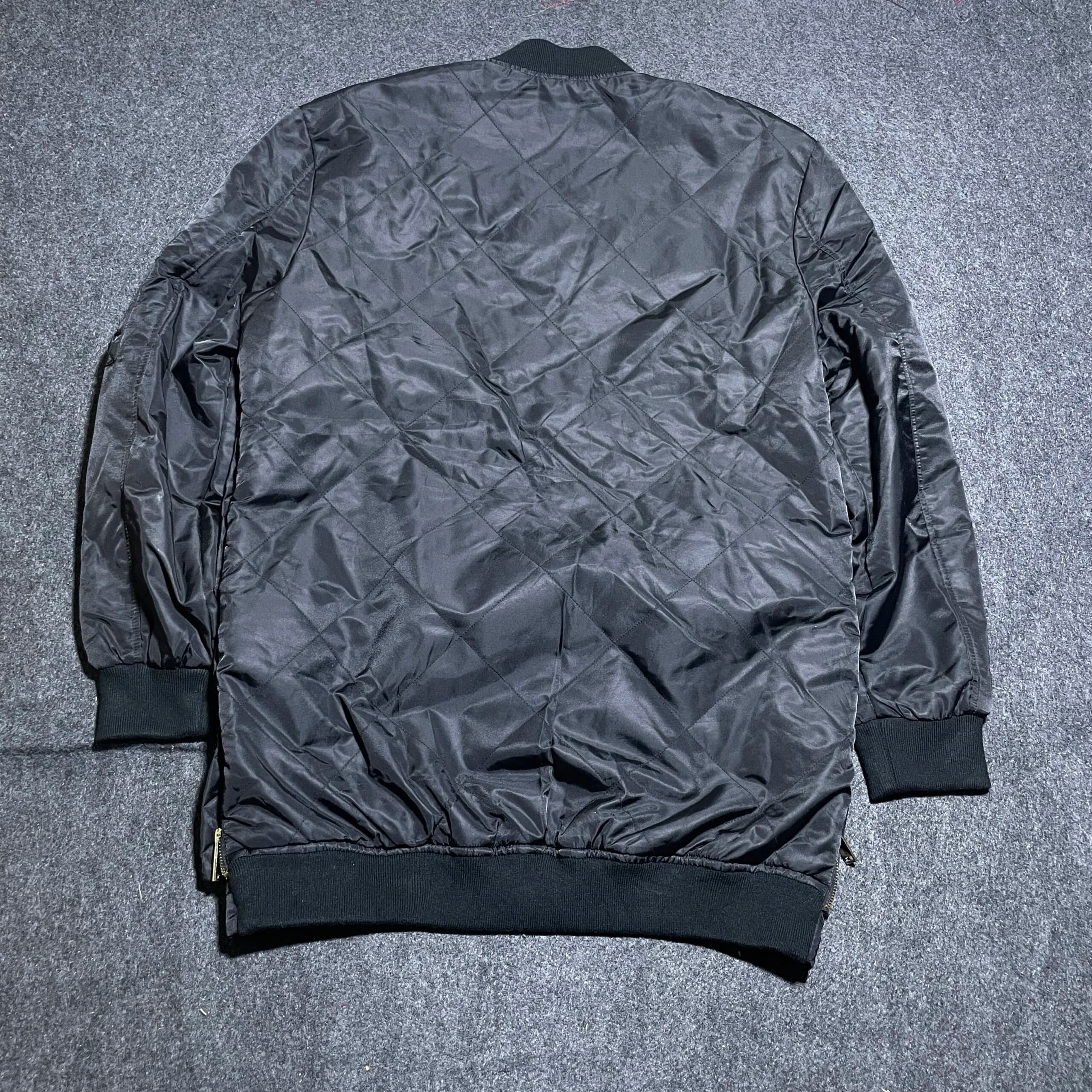 Zara thrift bomber jacket India detail view