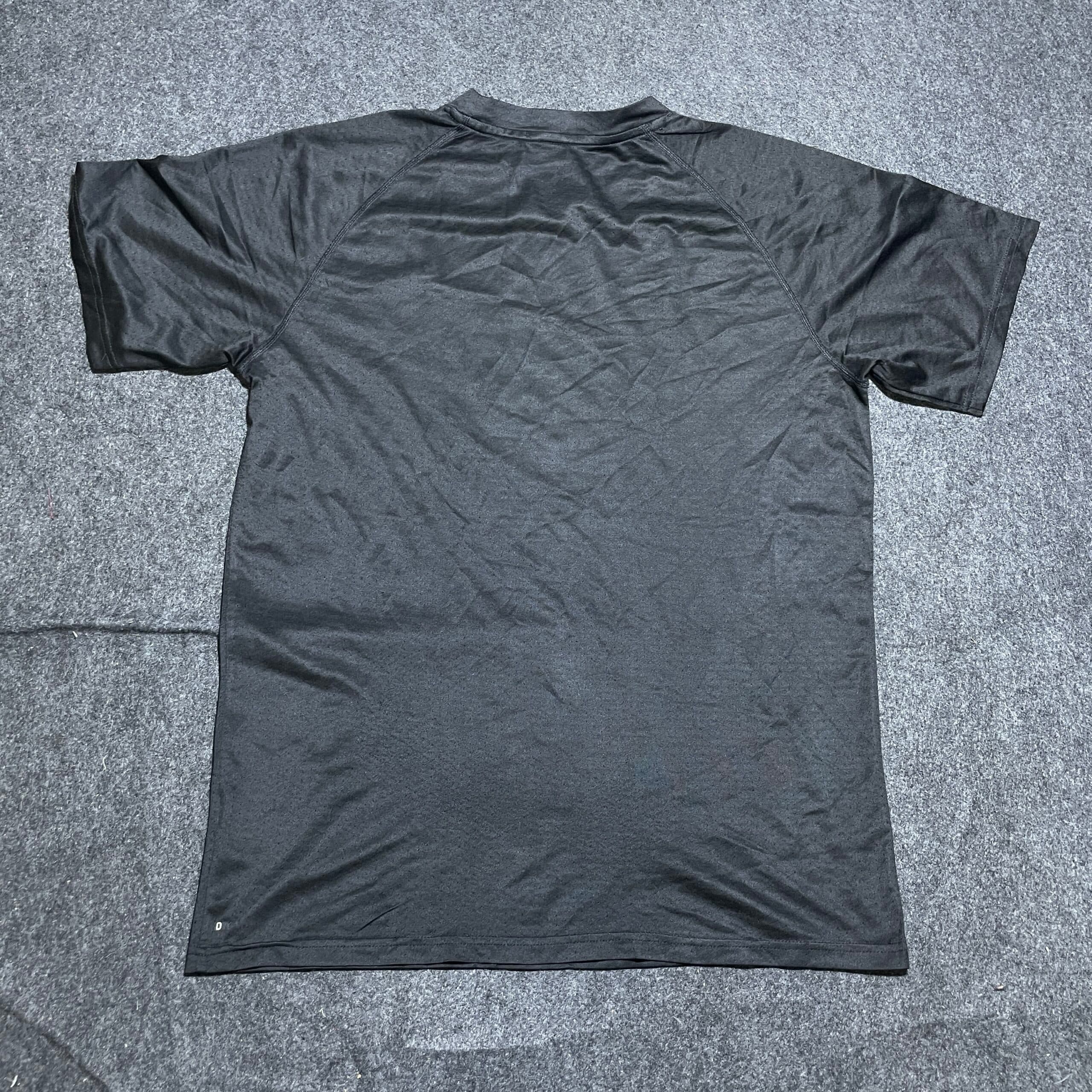 Puma thrift t-shirt India detail view