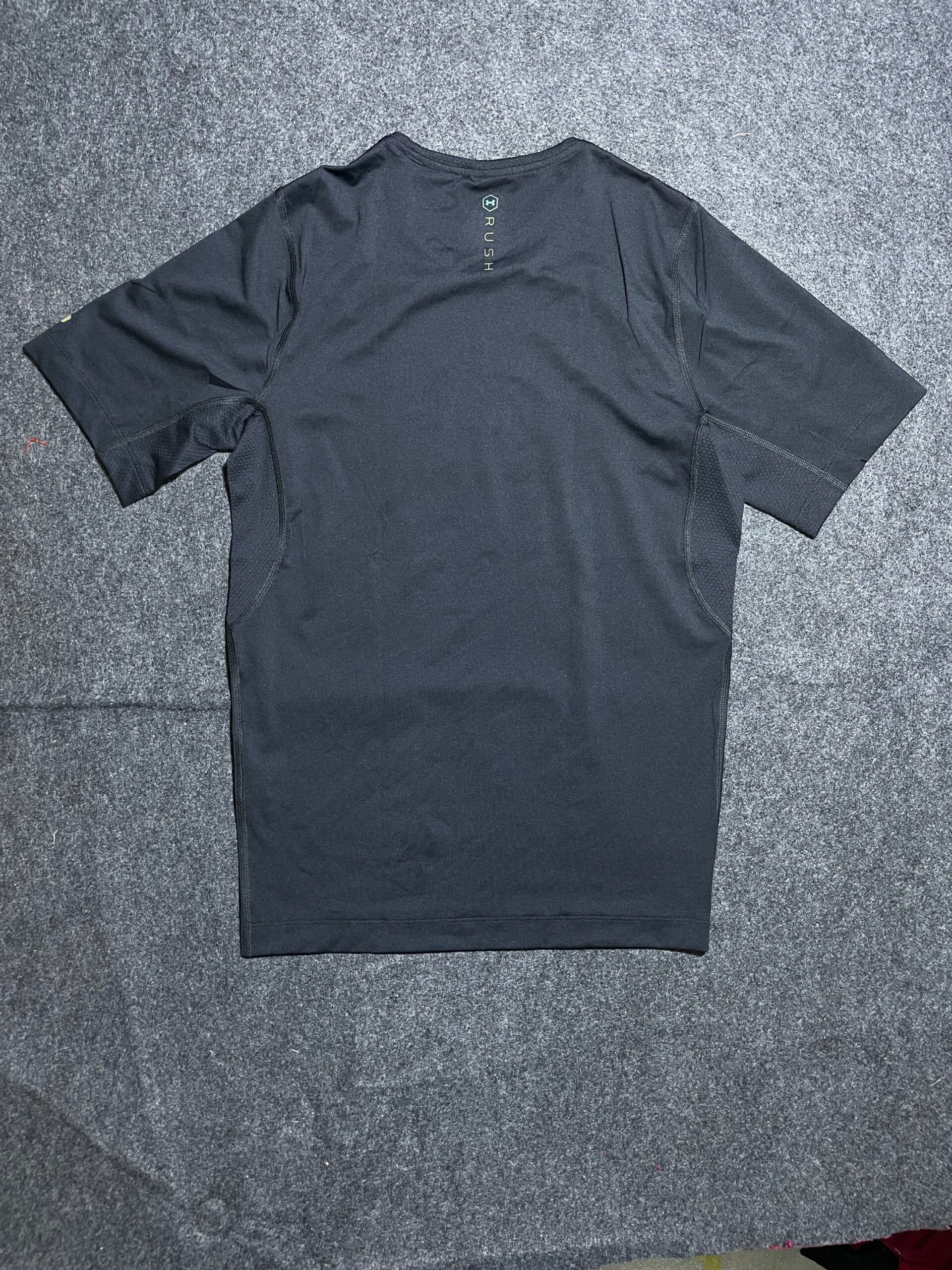 Under Armour HeatGear thrift compression wear India detail view