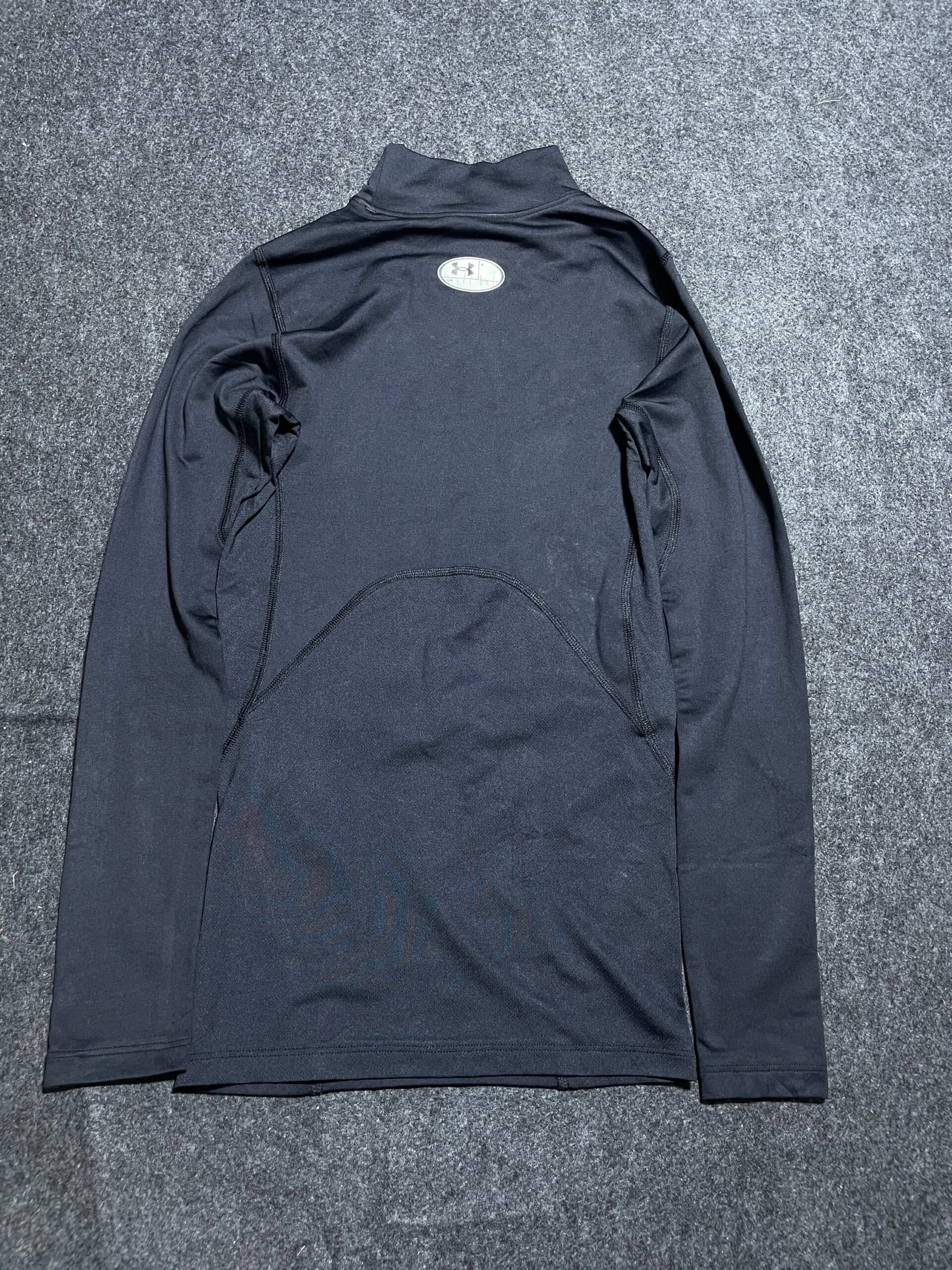 Under Armour thrift compression wear India detail view